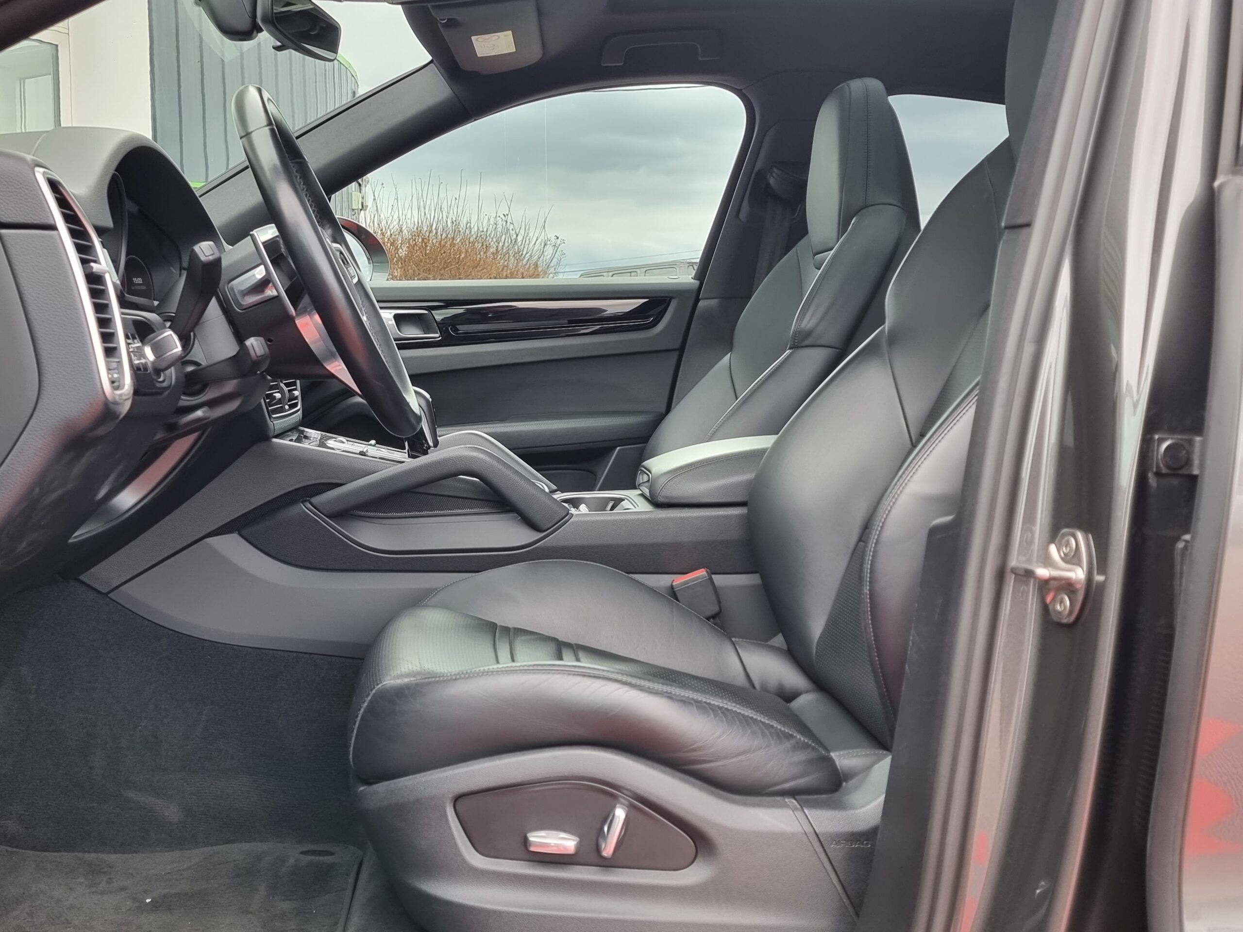 Photo PORSCHE CAYENNE COUPE 3.0 V6 340 CH PAS DE MALUS