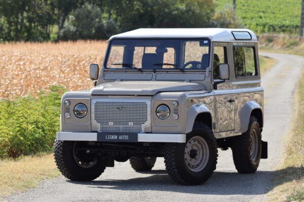 232 LAND ROVER DEFENDER 90 TD5 2,5L STATION WAGON 6 PLACES CAPPUCCINO