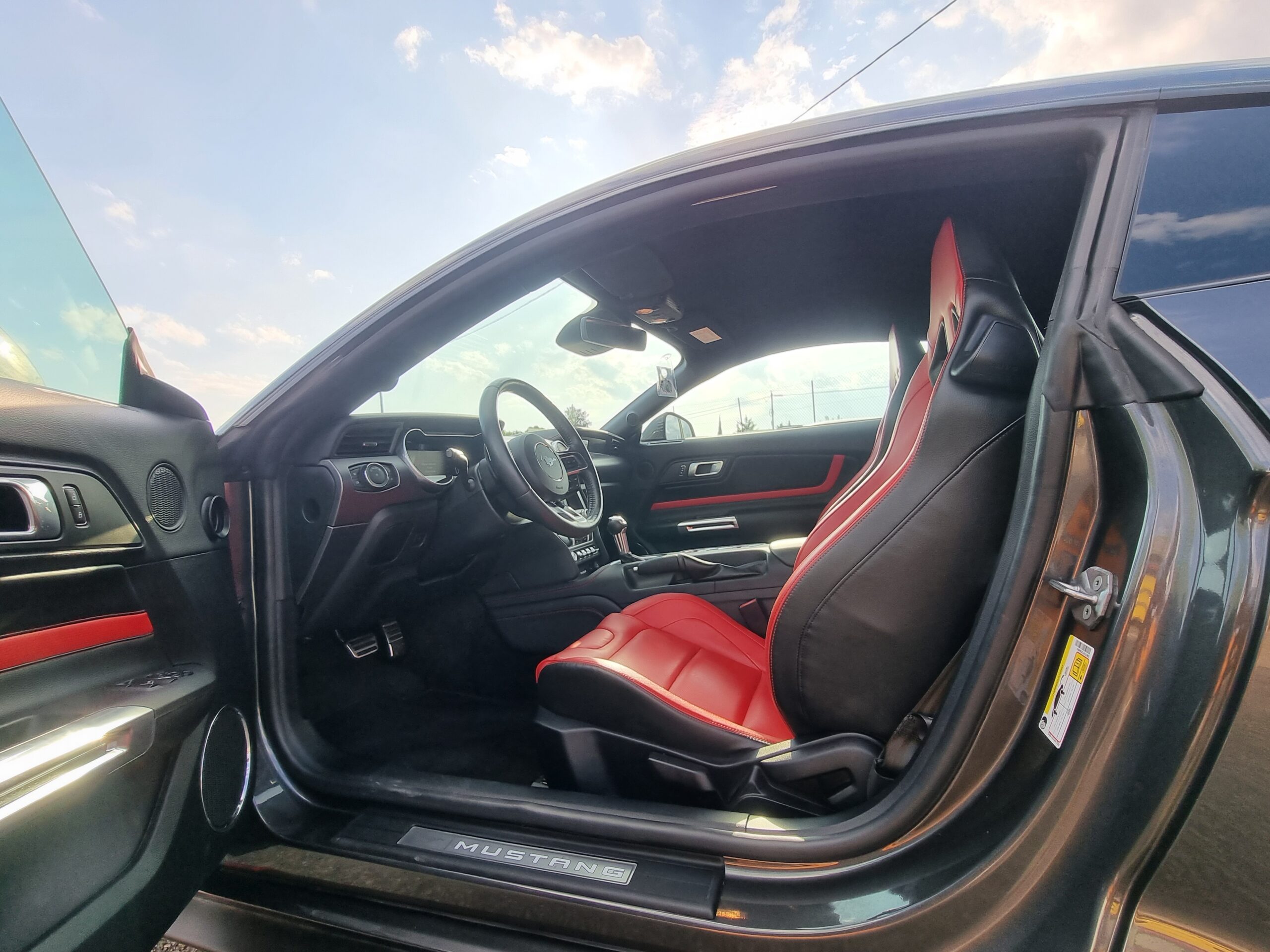 Photo FORD MUSTANG FASTBACK GT 5.0L V8 450 BVA10 RECARO