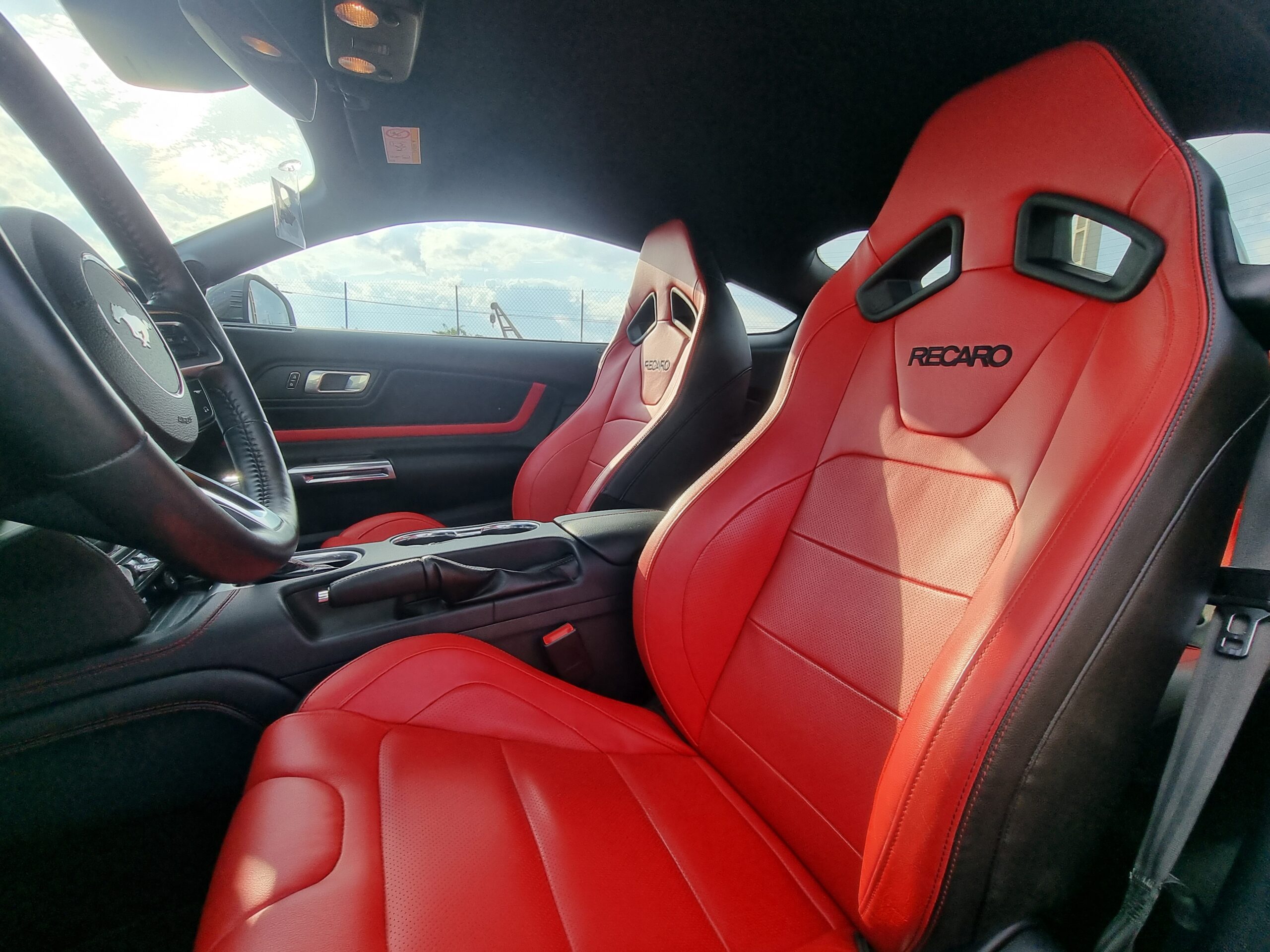 Photo FORD MUSTANG FASTBACK GT 5.0L V8 450 BVA10 RECARO