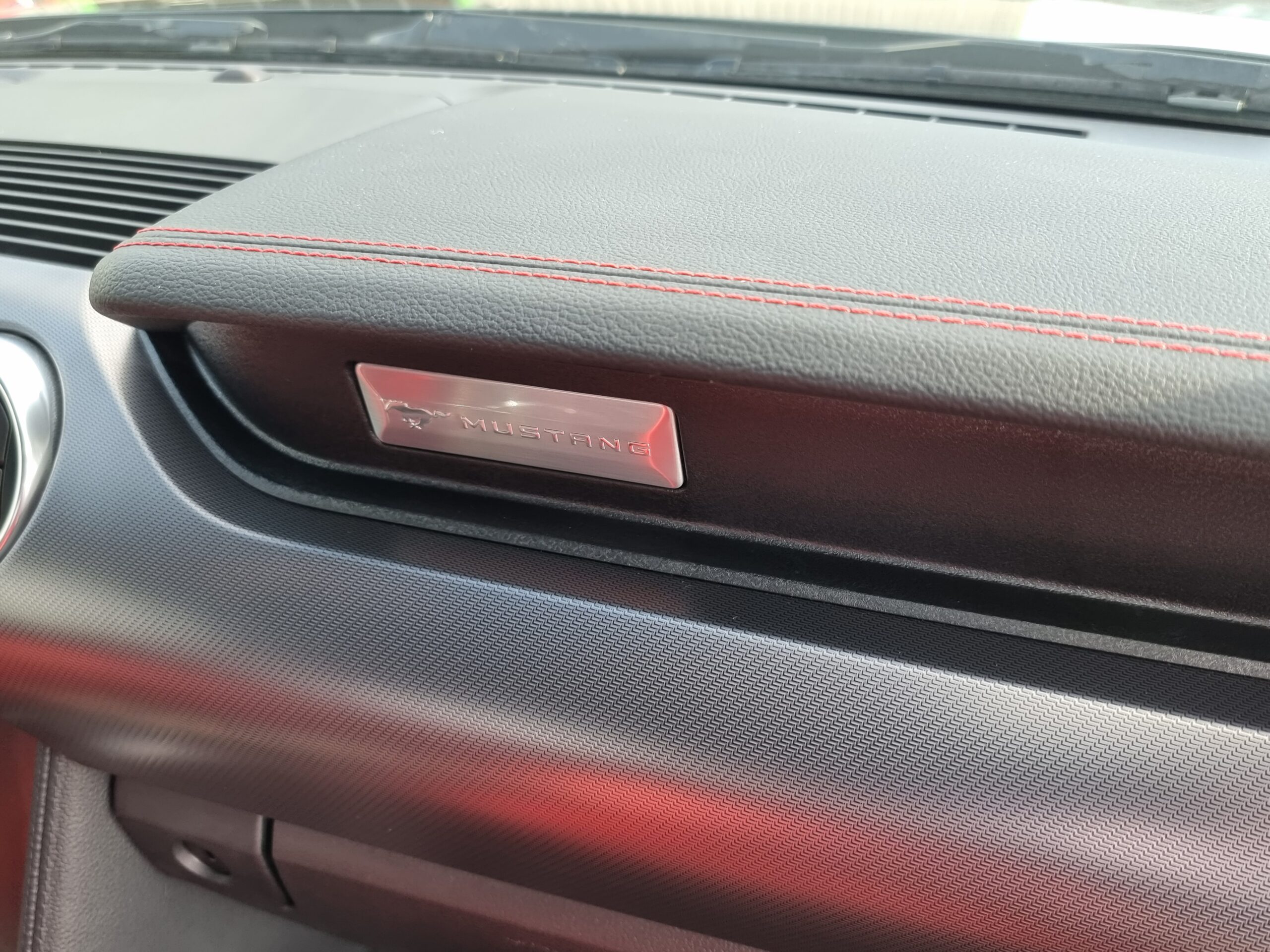 Photo FORD MUSTANG FASTBACK GT 5.0L V8 450 BVA10 RECARO