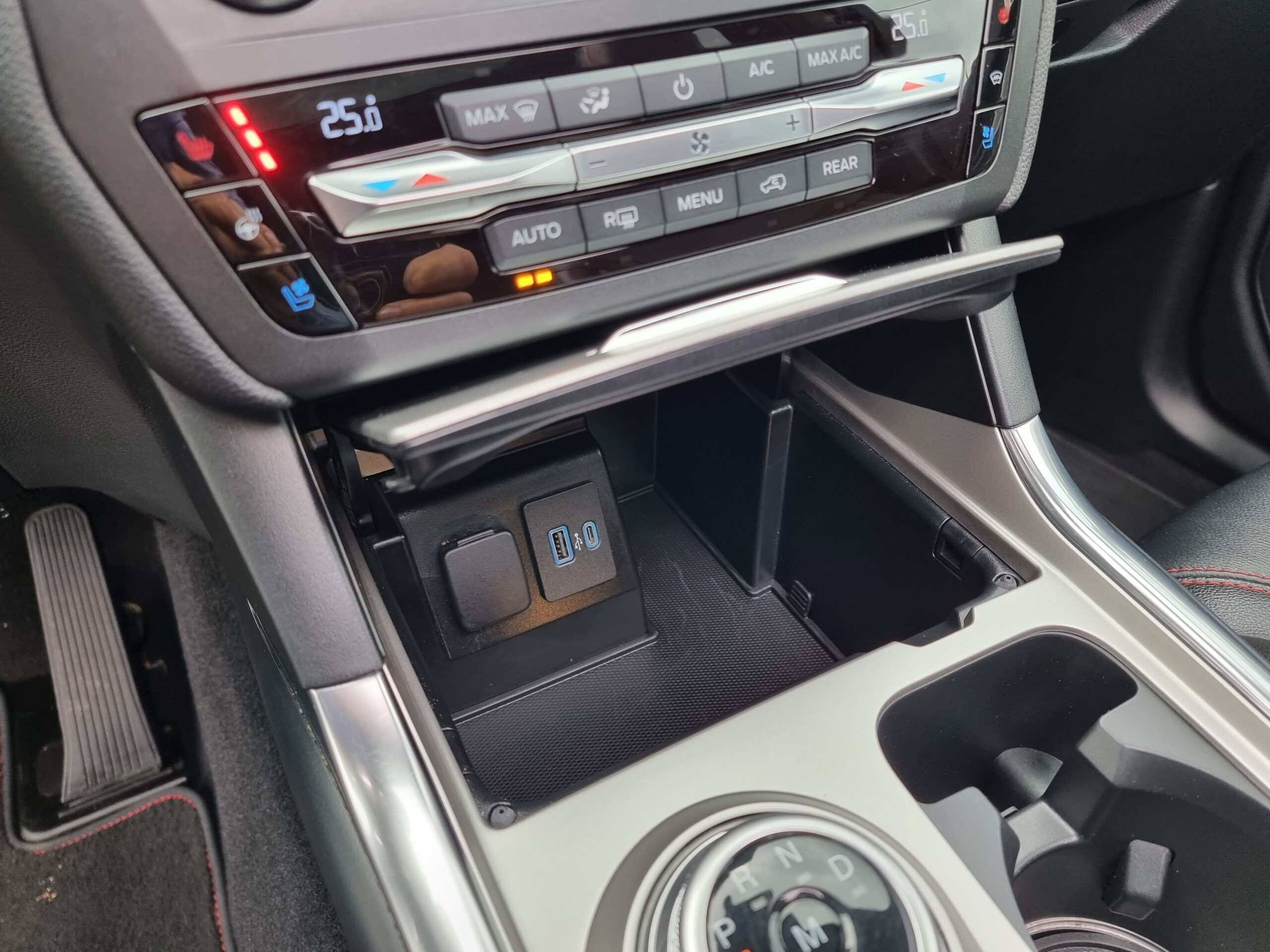 Photo FORD EXPLORER 3.0 ECOBOOST 457CH PARALLEL PHEV ST-LINE AWD BVA10