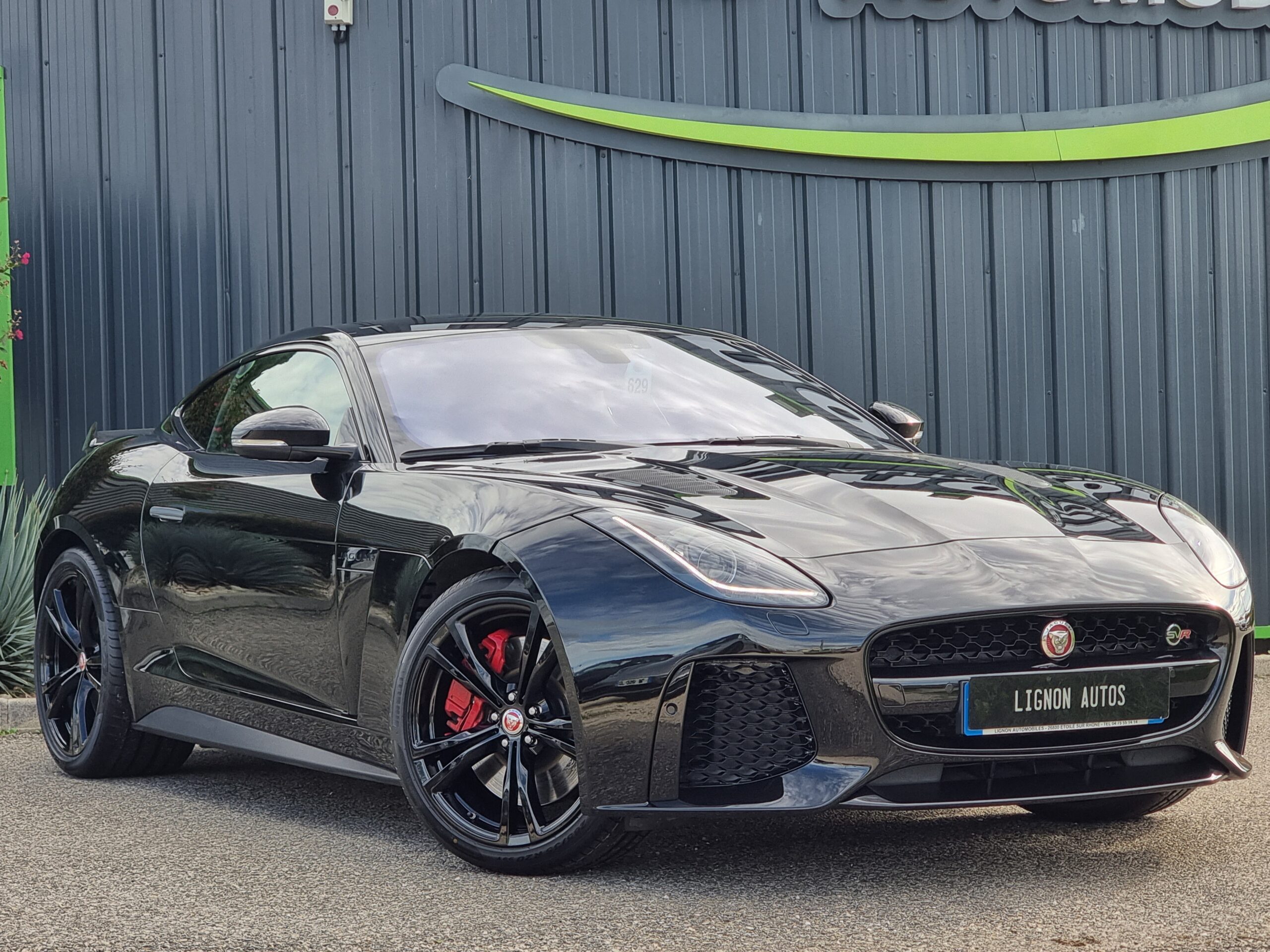 JAGUAR F-TYPE COUPE 5.0 V8 SURALIMENTÉ 575CH SVR AWD BVA8