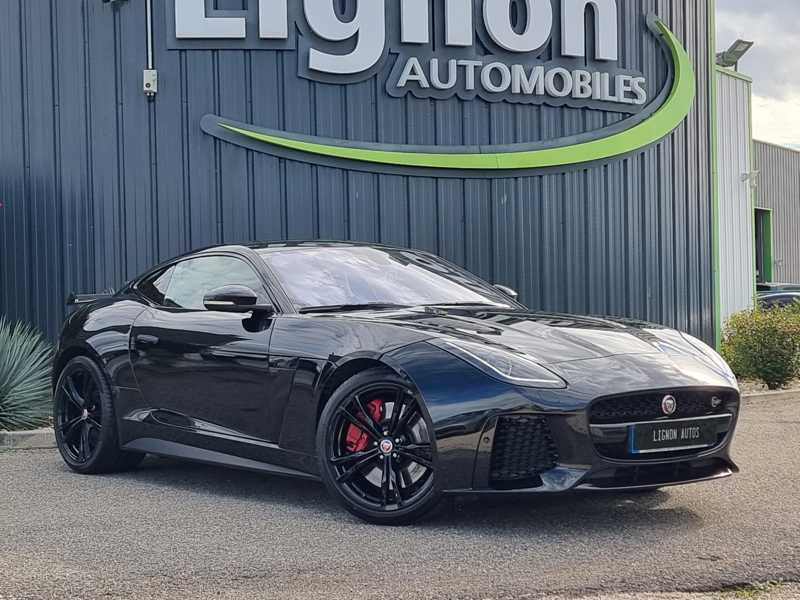 Photo JAGUAR F-TYPE COUPE 5.0 V8 SURALIMENTÉ 575CH SVR AWD BVA8