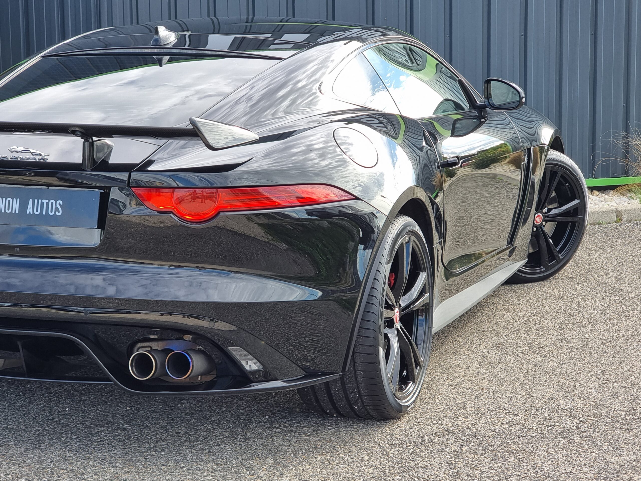 Photo JAGUAR F-TYPE COUPE 5.0 V8 SURALIMENTÉ 575CH SVR AWD BVA8