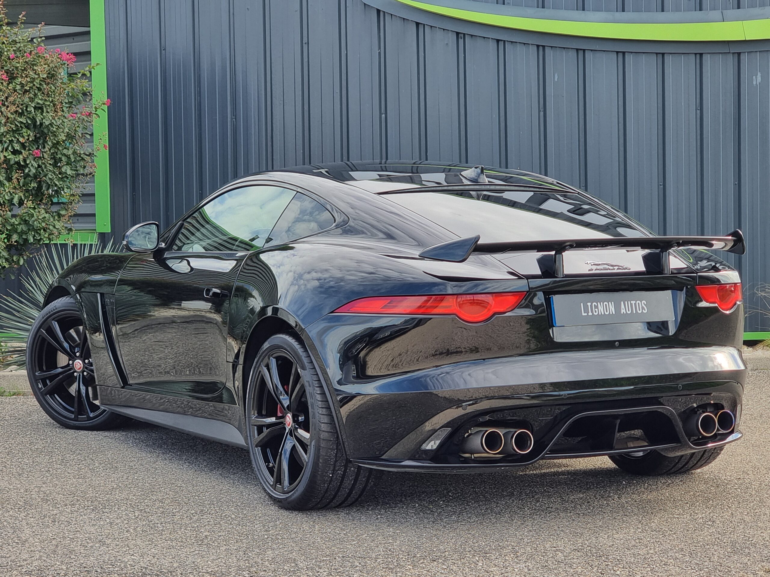 Photo JAGUAR F-TYPE COUPE 5.0 V8 SURALIMENTÉ 575CH SVR AWD BVA8