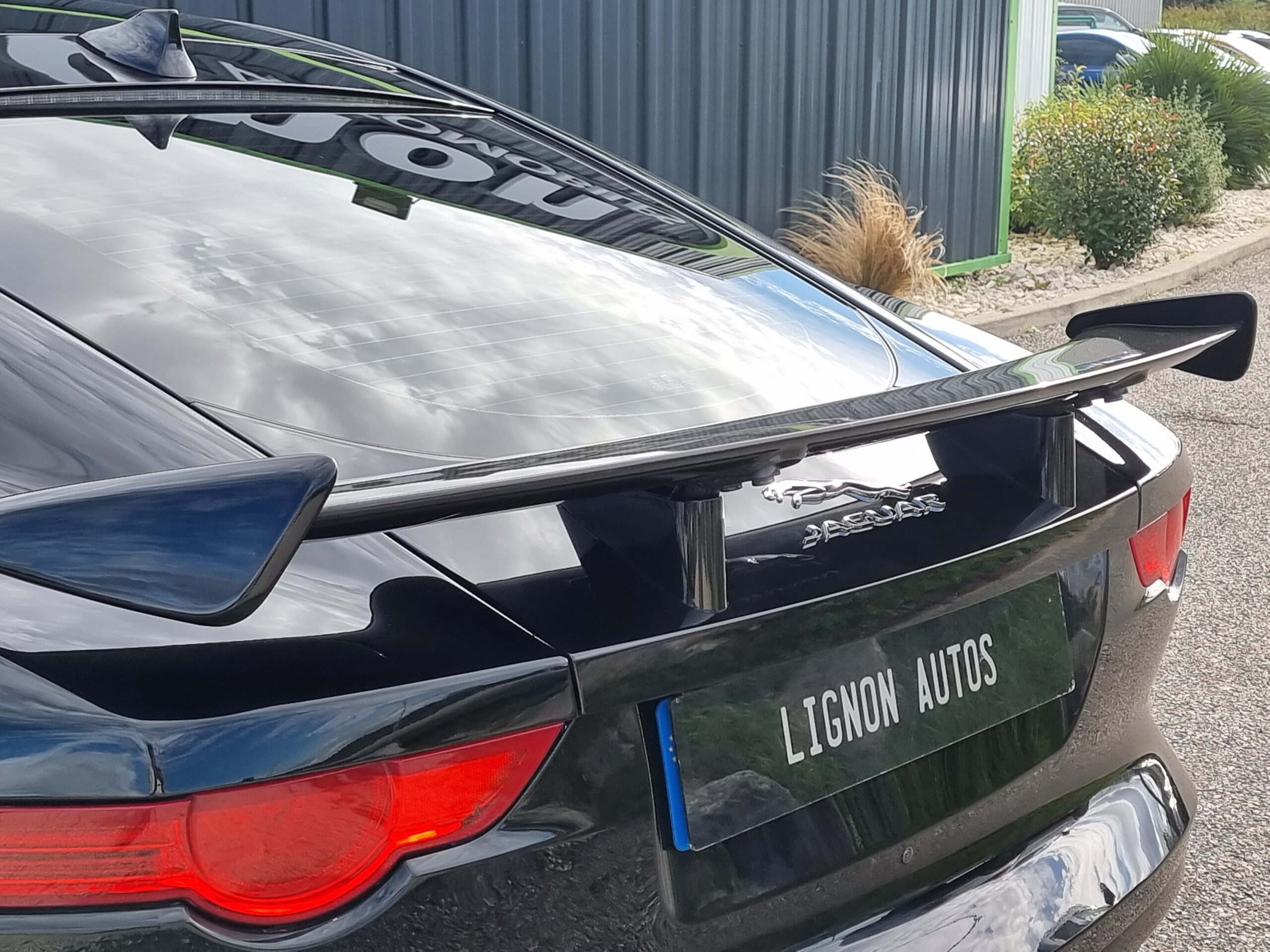 Photo JAGUAR F-TYPE COUPE 5.0 V8 SURALIMENTÉ 575CH SVR AWD BVA8