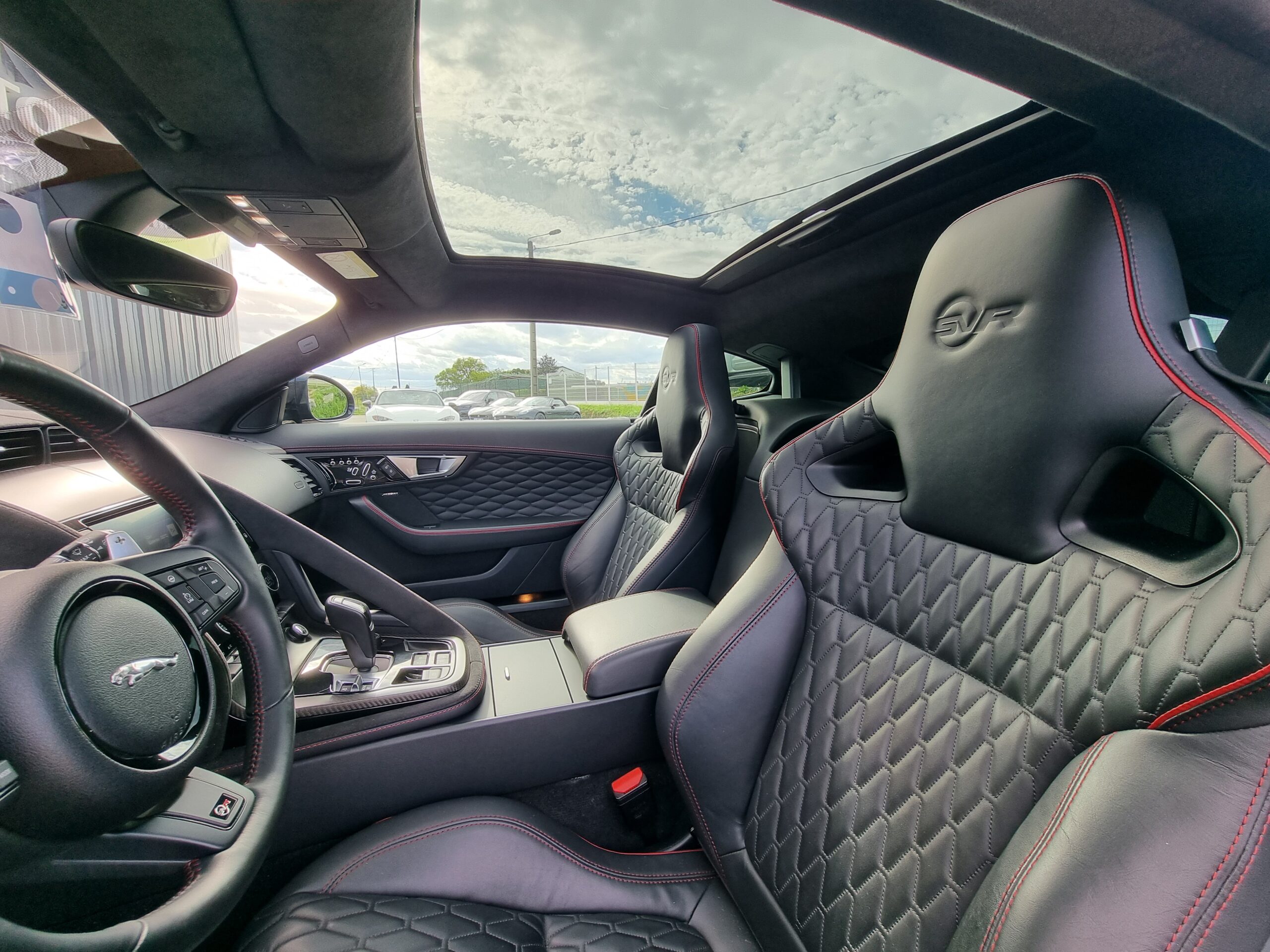 Photo JAGUAR F-TYPE COUPE 5.0 V8 SURALIMENTÉ 575CH SVR AWD BVA8