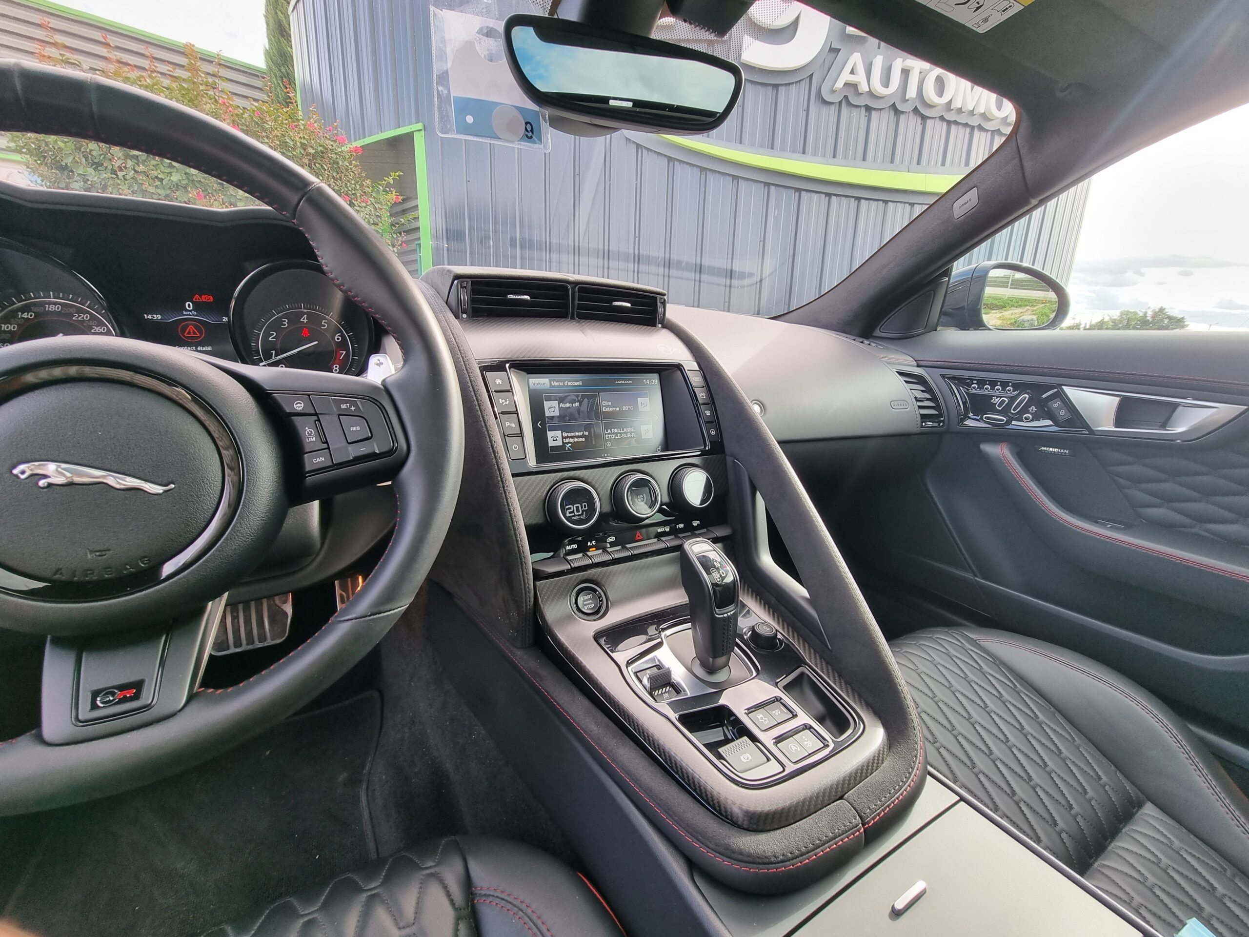Photo JAGUAR F-TYPE COUPE 5.0 V8 SURALIMENTÉ 575CH SVR AWD BVA8