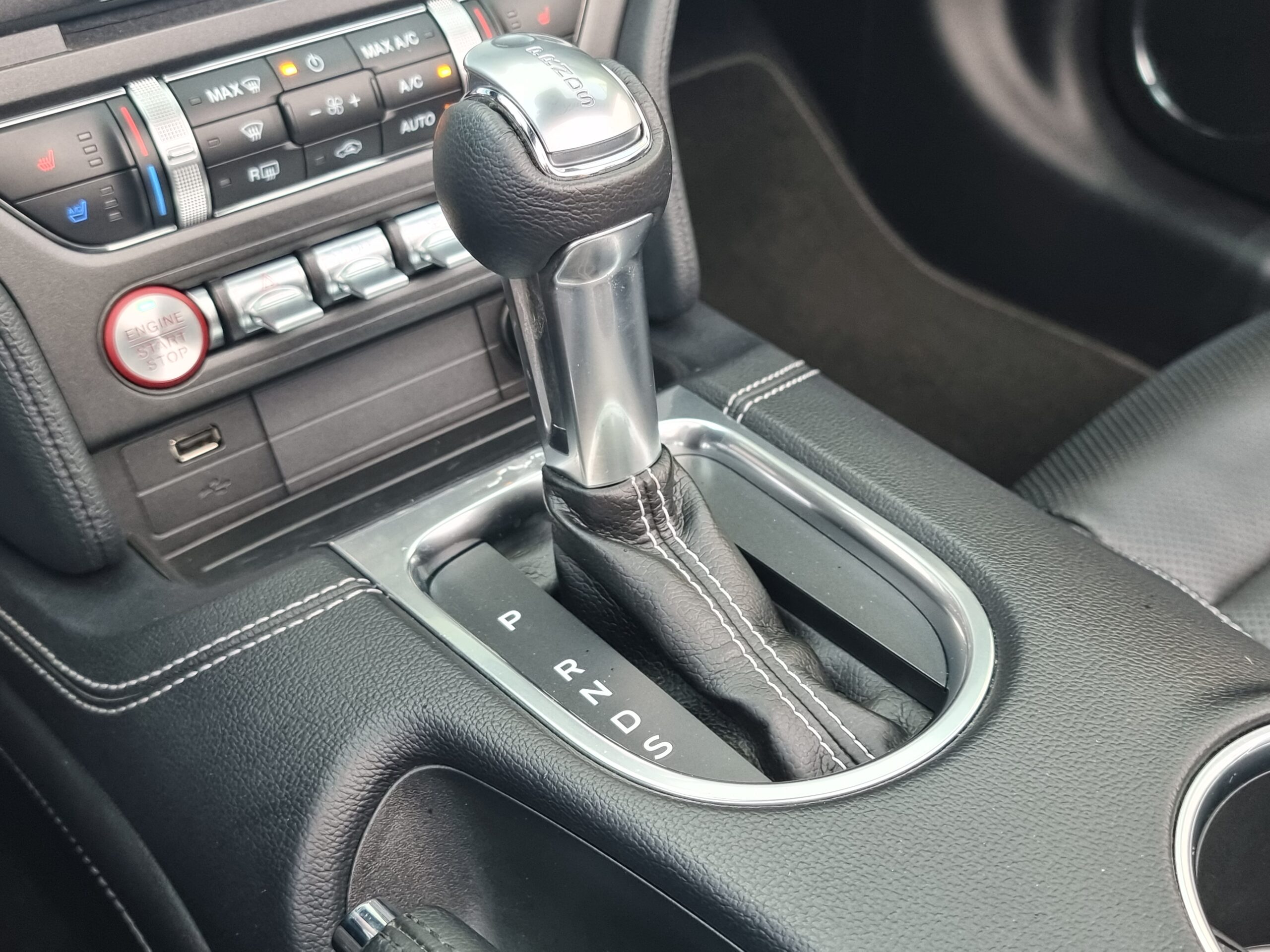 Photo FORD MUSTANG CABRIOLET GT 5.0L V8 450 BVA10 PREMIUM