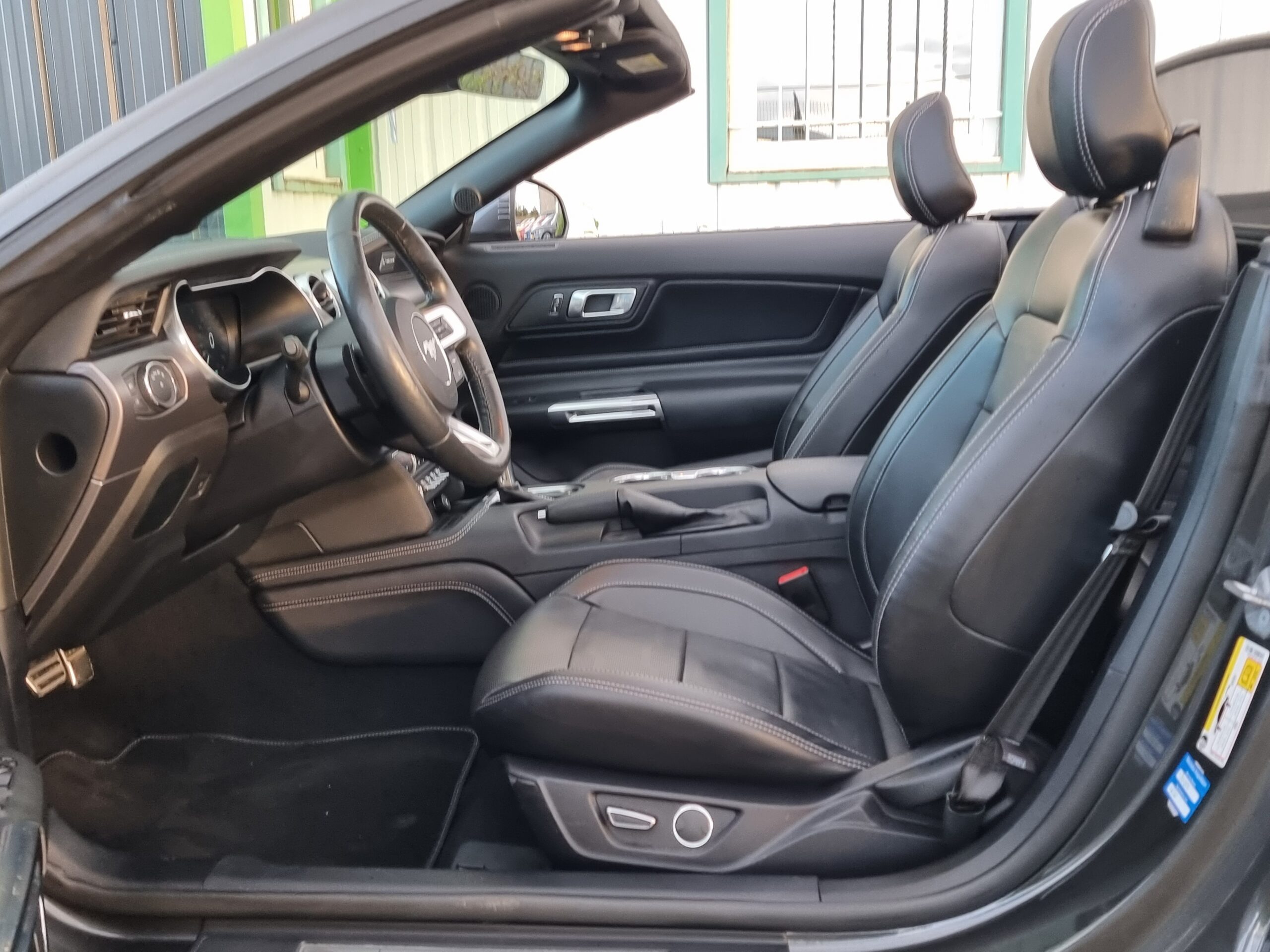 Photo FORD MUSTANG CABRIOLET GT 5.0L V8 450 BVA10 PREMIUM