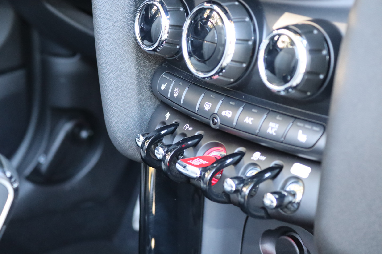 Photo MINI JOHN COOPER WORKS CABRIOLET 231 CH BVA8 JCW