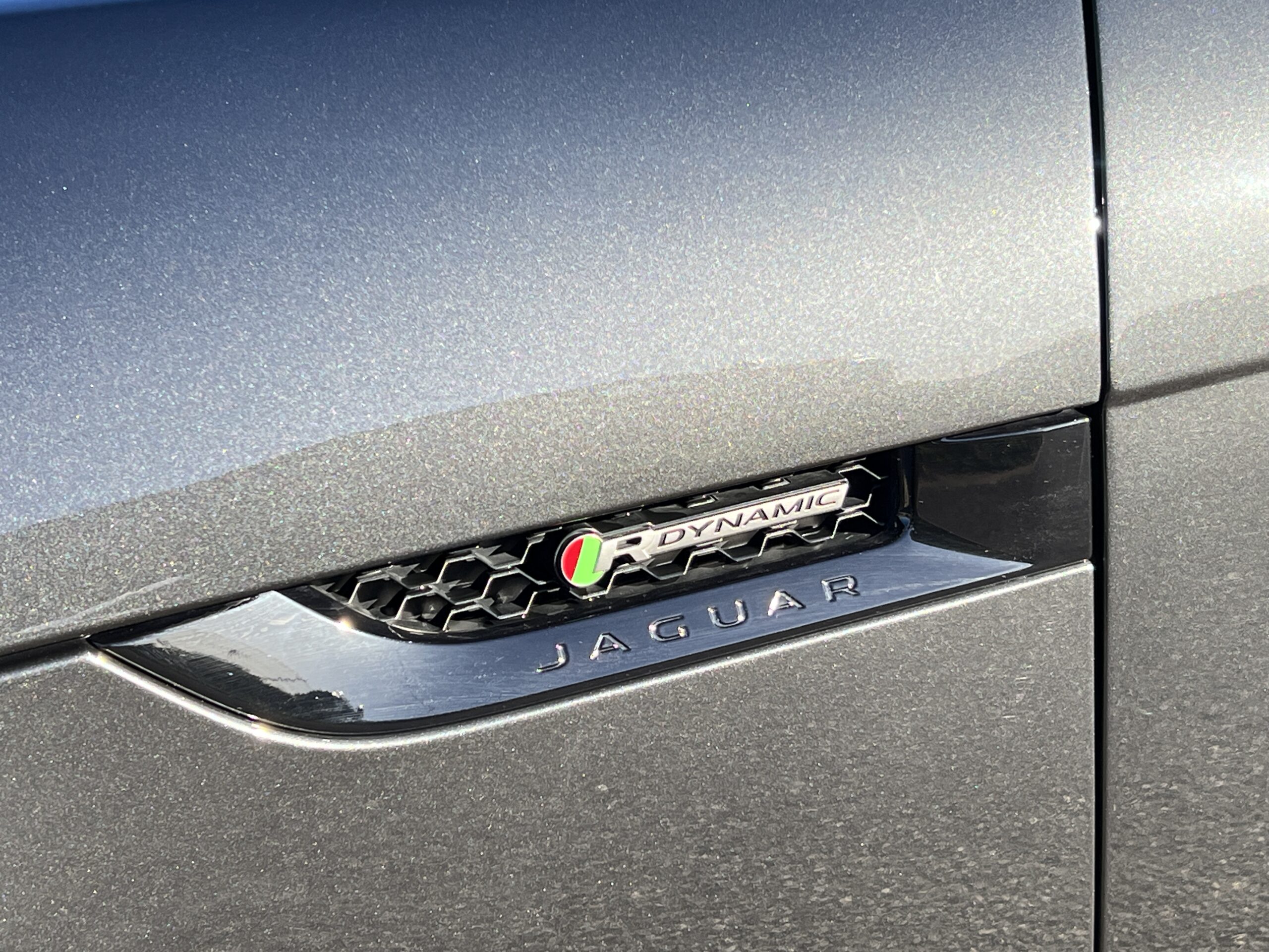 Photo JAGUAR F-TYPE COUPÉ 2.0T 300 CH BVA8 R-DYNAMIC