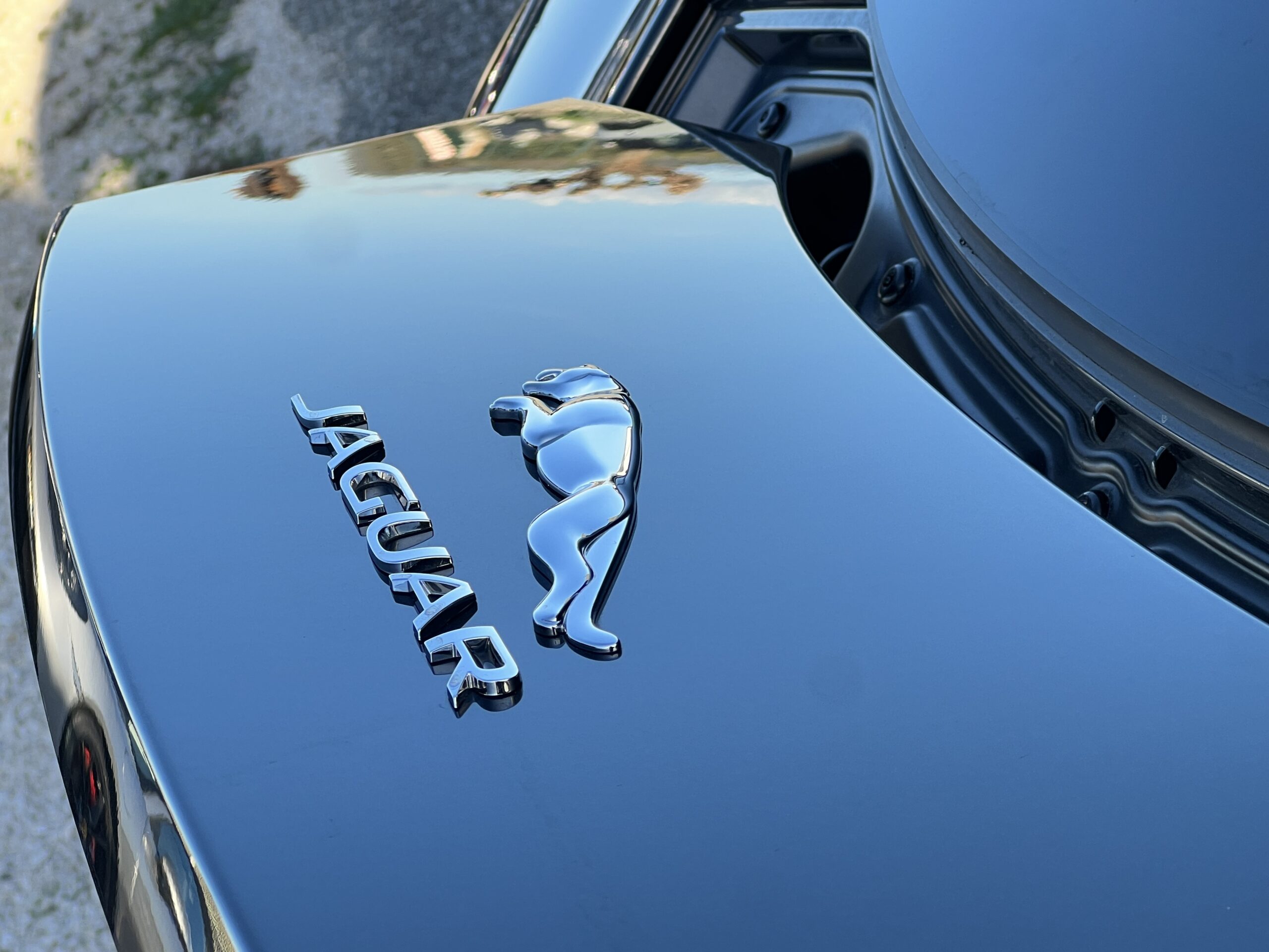 Photo JAGUAR F-TYPE COUPÉ 2.0T 300 CH BVA8 R-DYNAMIC