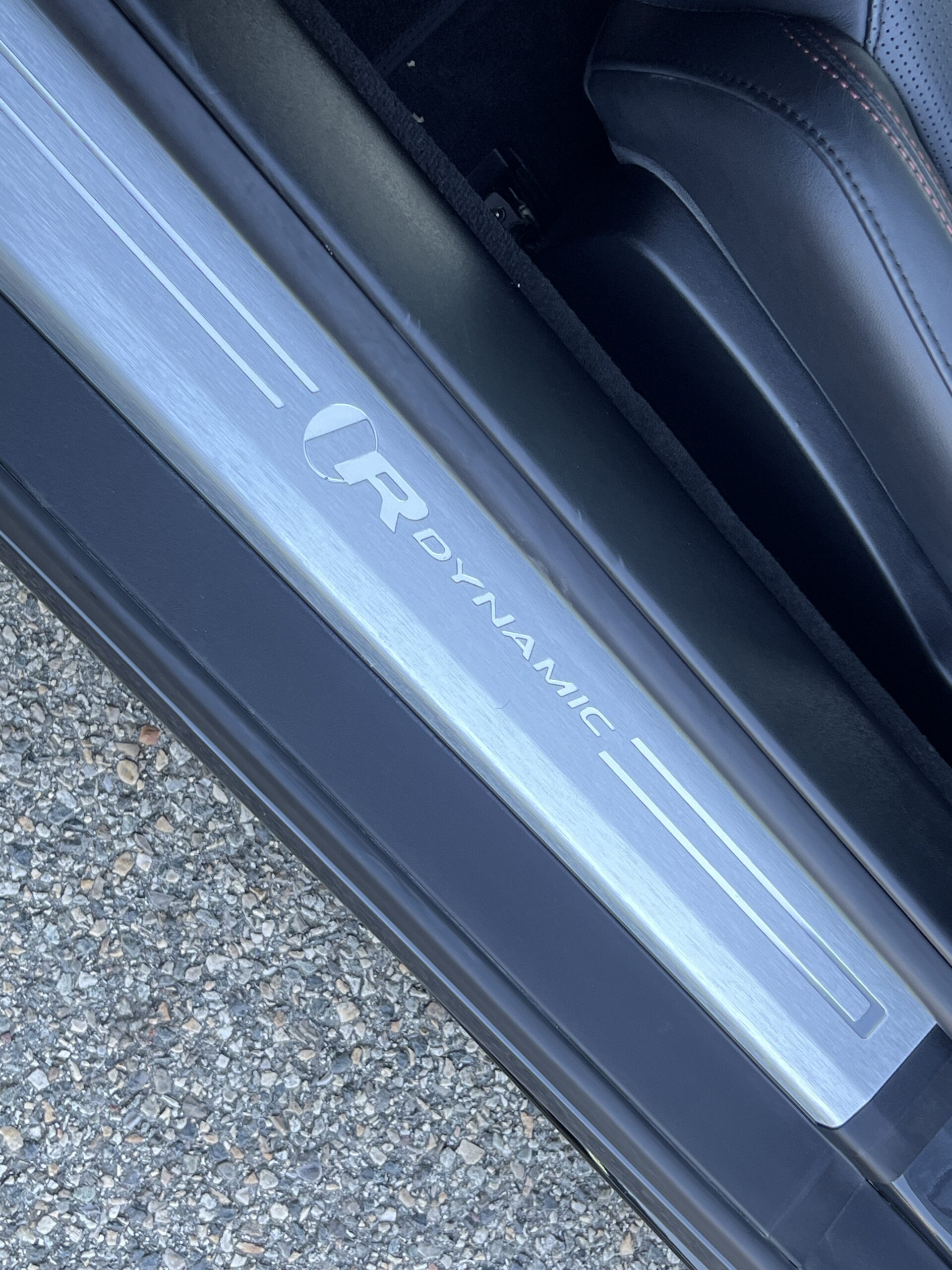 Photo JAGUAR F-TYPE COUPÉ 2.0T 300 CH BVA8 R-DYNAMIC