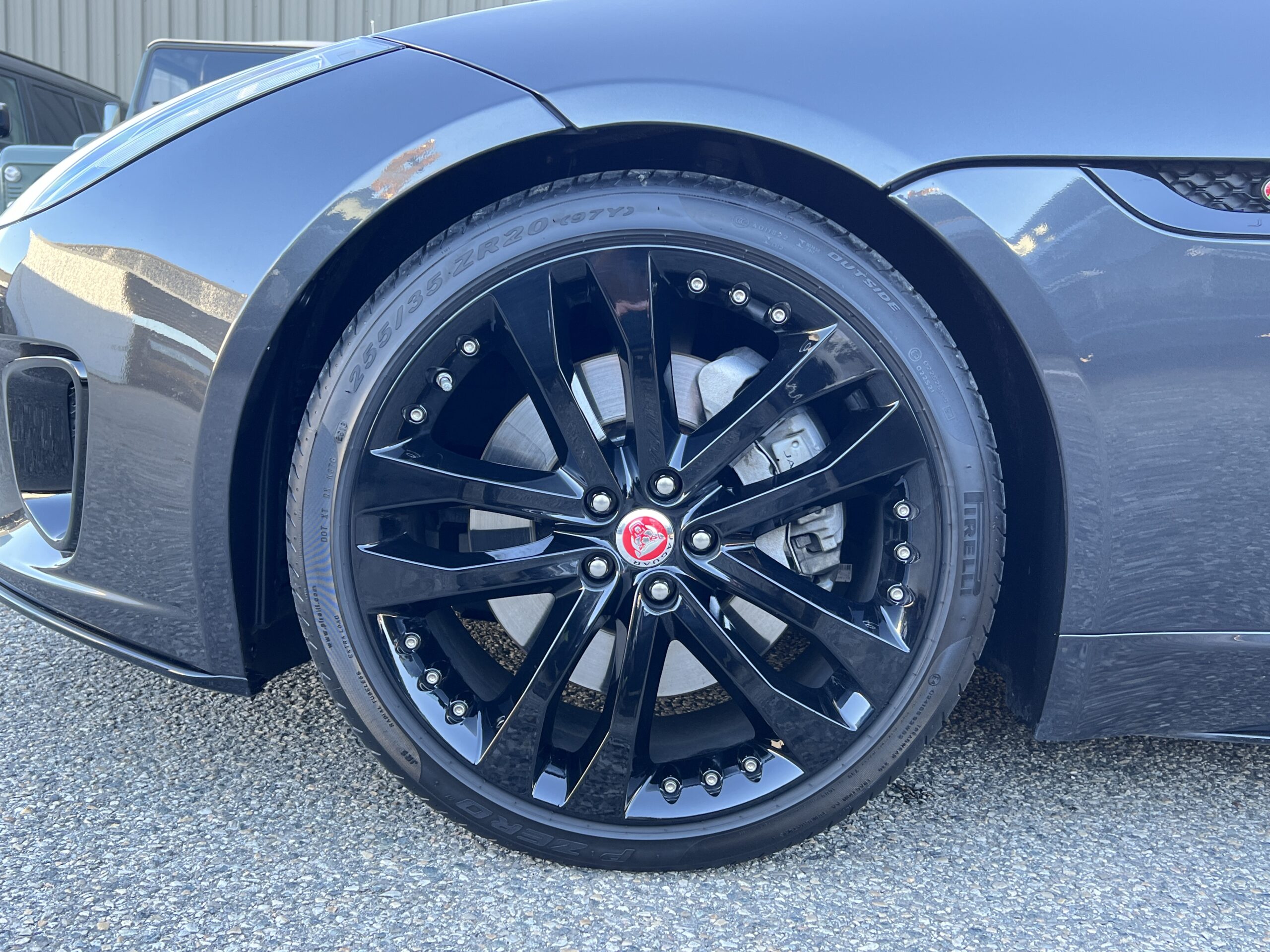 Photo JAGUAR F-TYPE COUPÉ 2.0T 300 CH BVA8 R-DYNAMIC