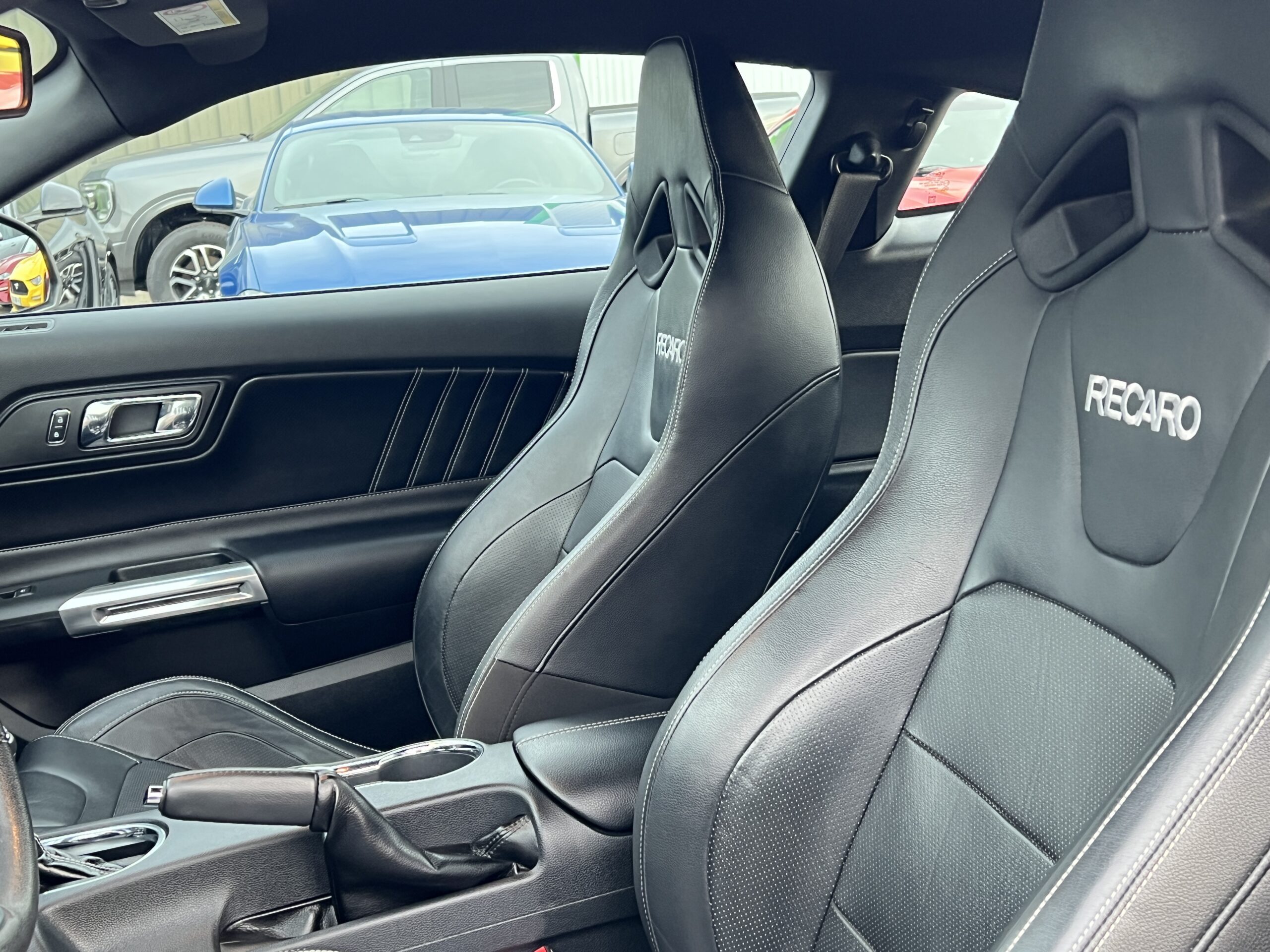 Photo FORD MUSTANG FASTBACK GT 5.0L V8 421 BVA RECARO