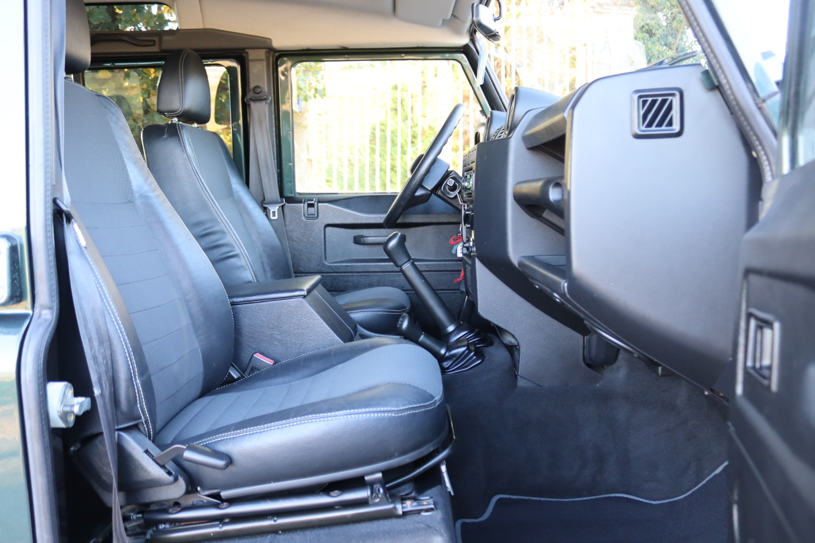 Photo LAND ROVER DEFENDER 2.4 TD4 SW 5 PLACES