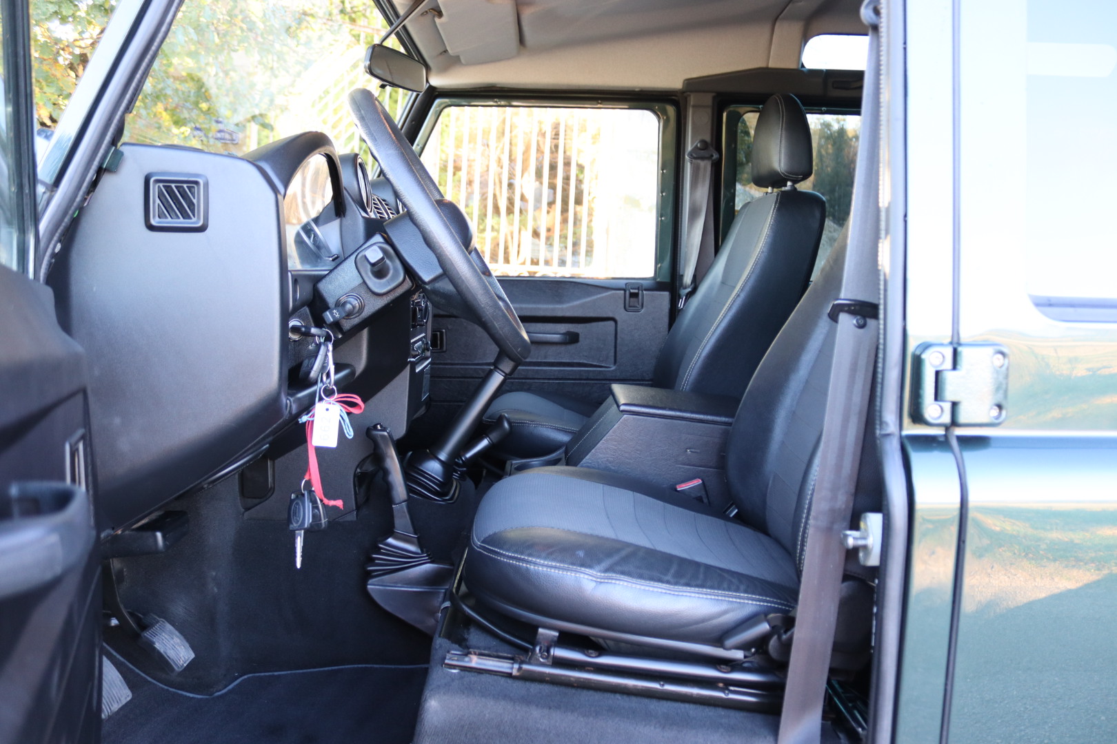 Photo LAND ROVER DEFENDER 2.4 TD4 SW 5 PLACES