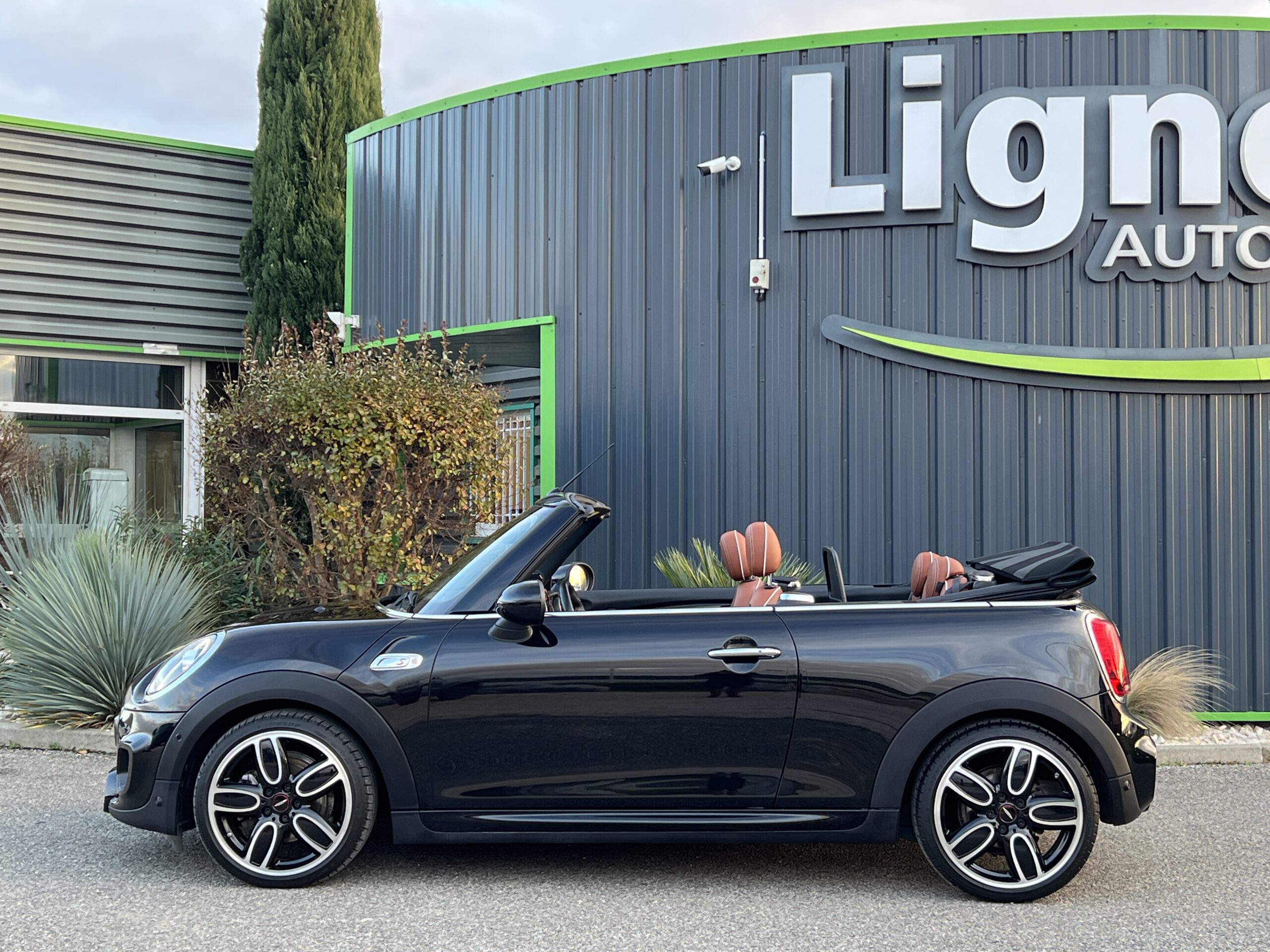 Photo Mini Cabrio III (F57) Cooper S 192ch John Cooper Works BVA7 