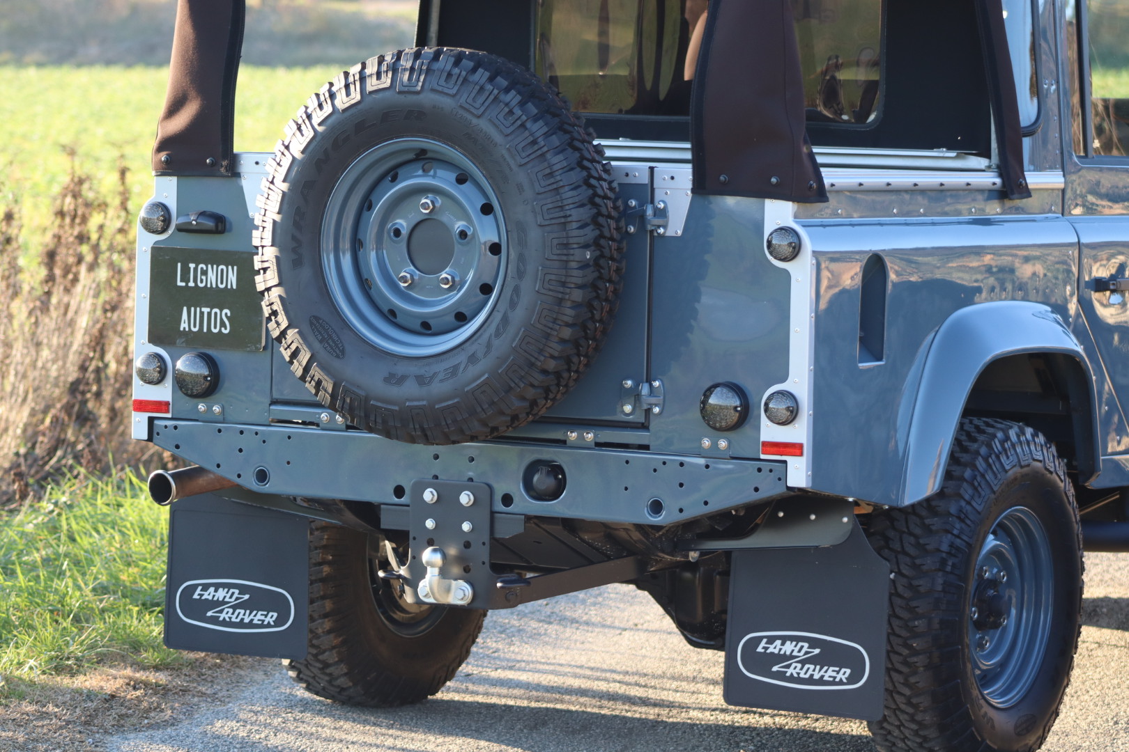Photo DEFENDER 110 TD5 CREW CAB R.A.F. BLUE 5 PLACES