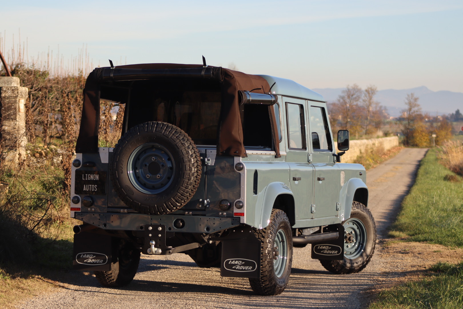 Photo DEFENDER 110 TD5 CREW CAB R.A.F. BLUE 5 PLACES
