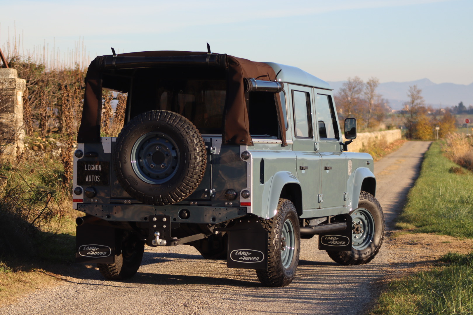 Photo DEFENDER 110 TD5 CREW CAB R.A.F. BLUE 5 PLACES