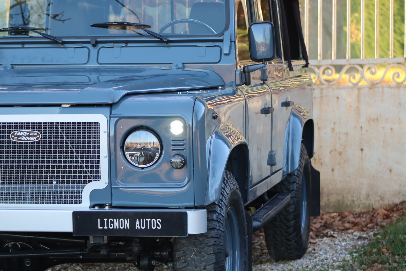 Photo DEFENDER 110 TD5 CREW CAB R.A.F. BLUE 5 PLACES