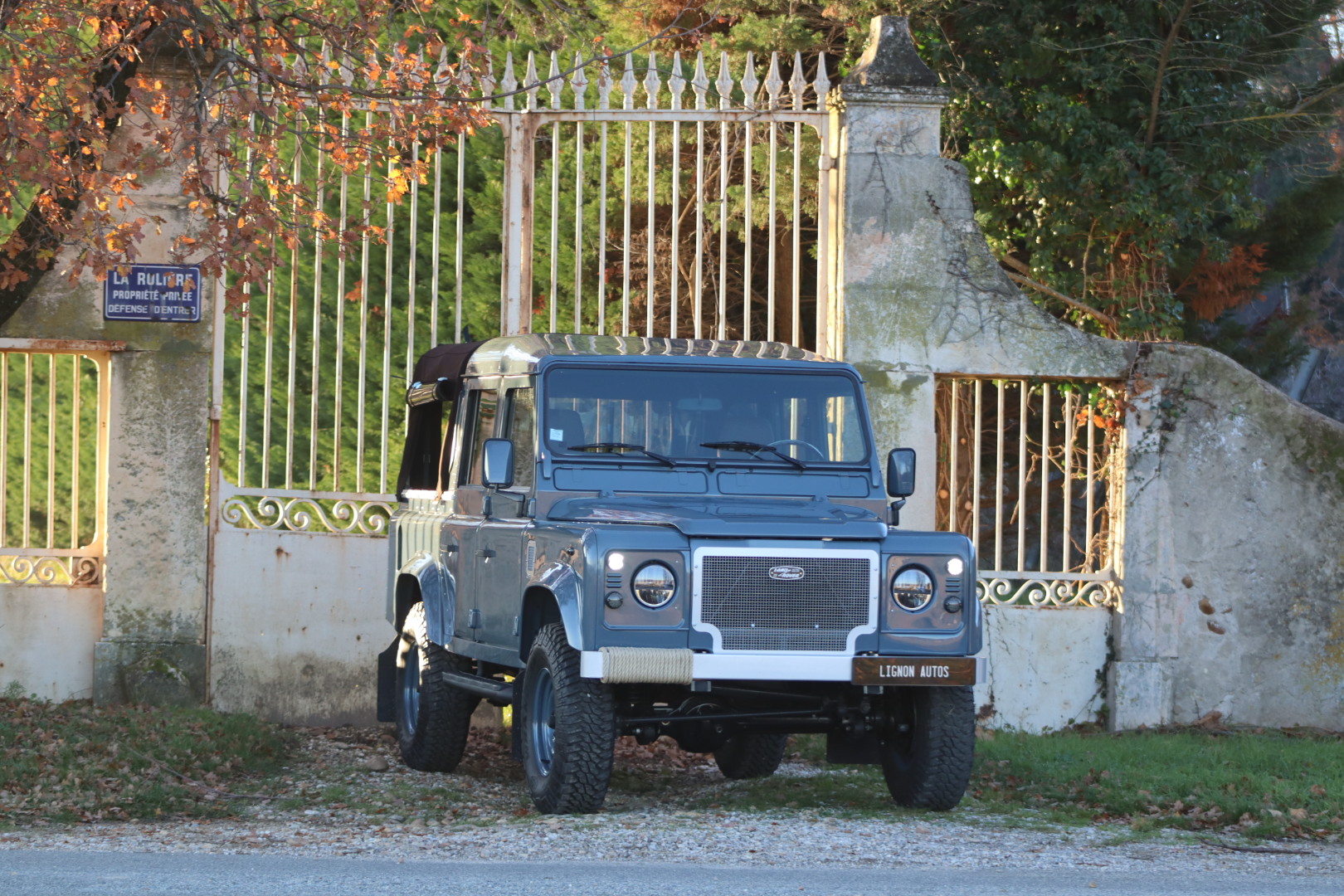 Photo DEFENDER 110 TD5 CREW CAB R.A.F. BLUE 5 PLACES