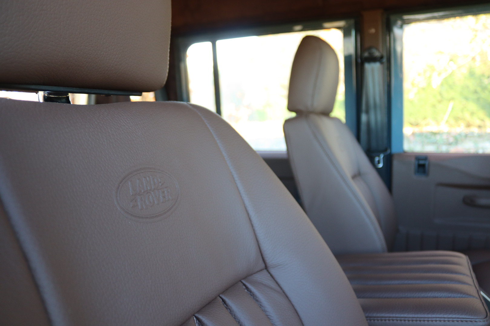 Photo DEFENDER 110 TD5 CREW CAB R.A.F. BLUE 5 PLACES