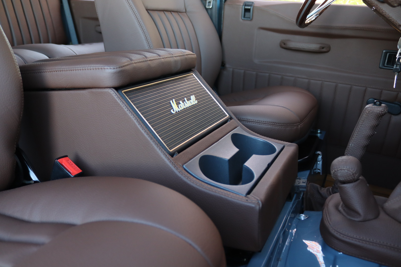 Photo DEFENDER 110 TD5 CREW CAB R.A.F. BLUE 5 PLACES