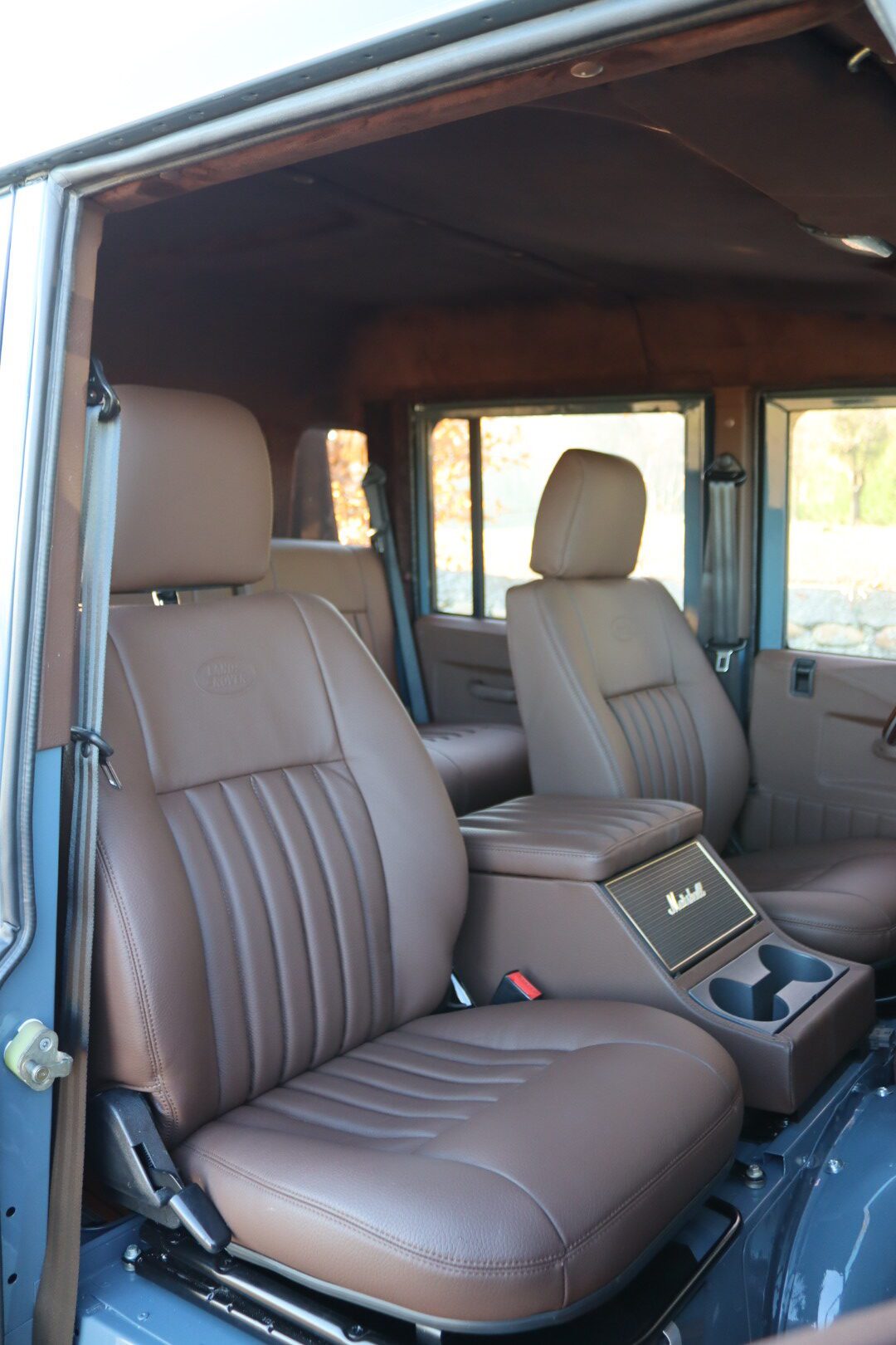 Photo DEFENDER 110 TD5 CREW CAB R.A.F. BLUE 5 PLACES