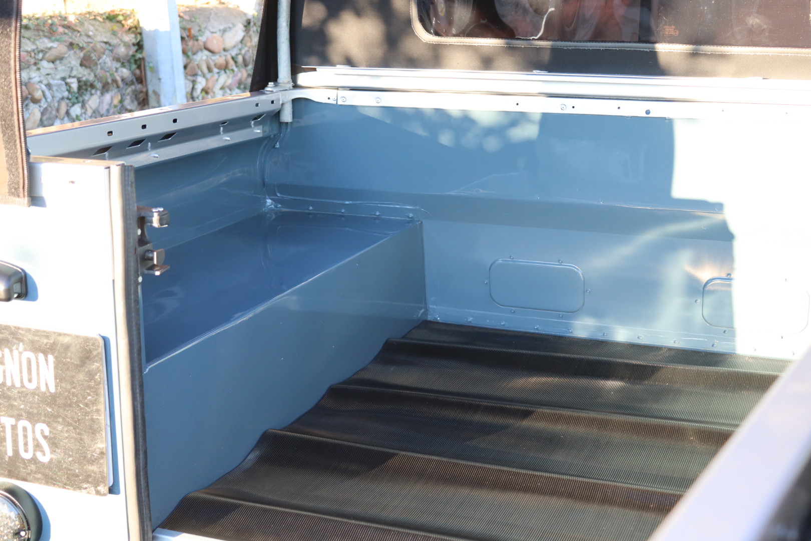 Photo DEFENDER 110 TD5 CREW CAB R.A.F. BLUE 5 PLACES