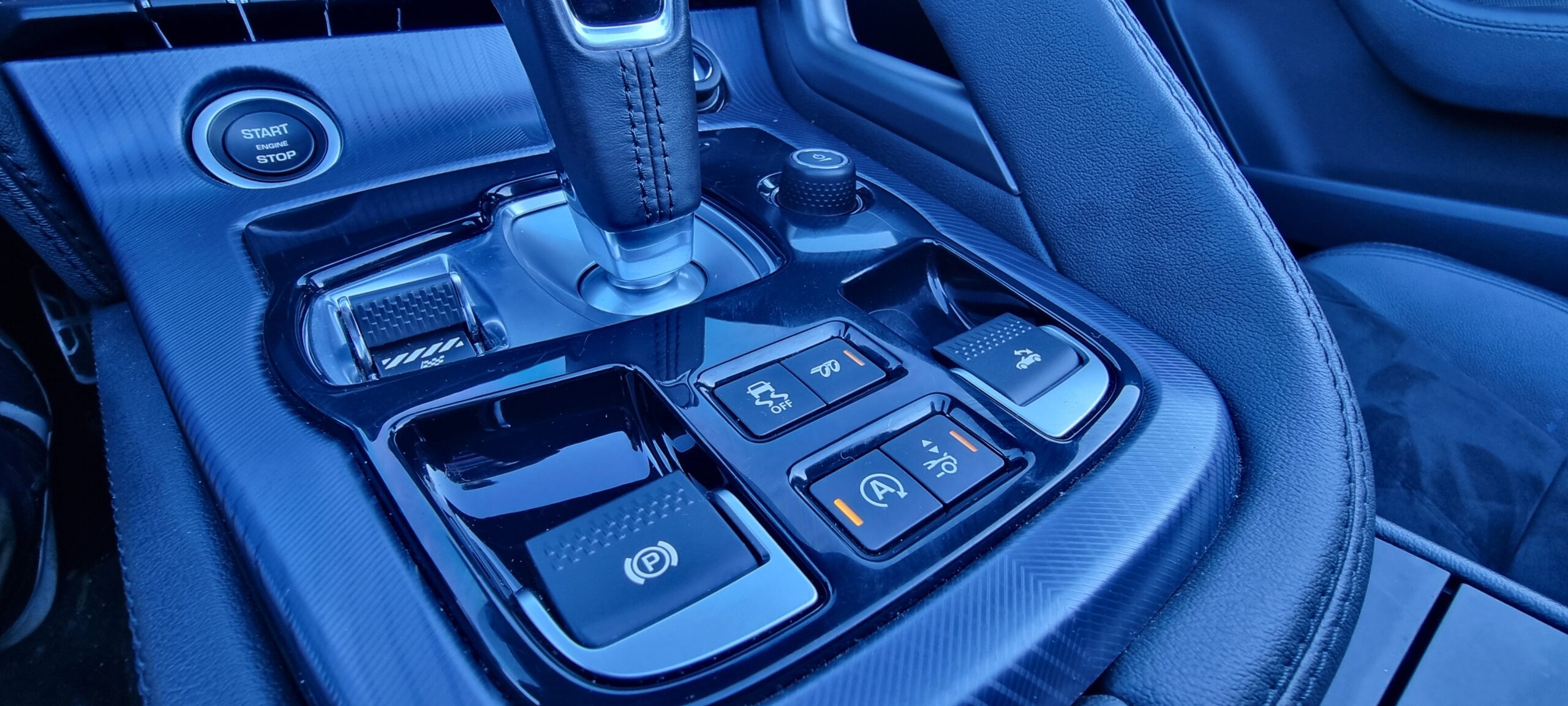 Photo JAGUAR F-TYPE CABRIOLET P380 R-DYNAMIC BVA8