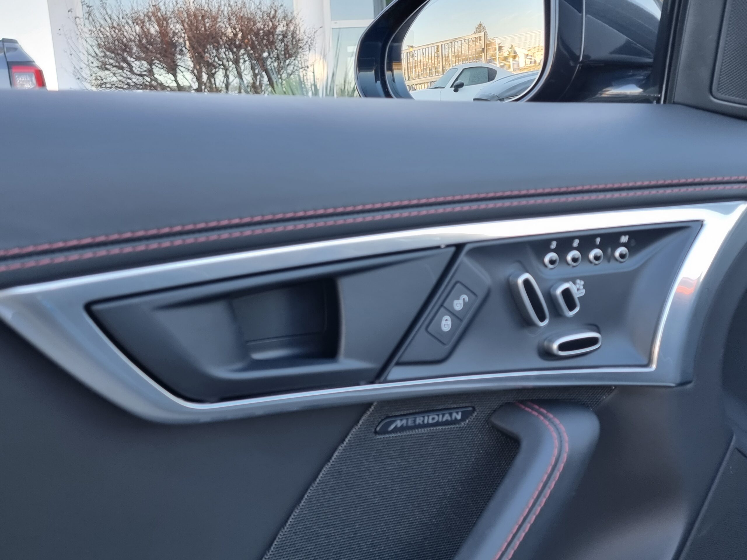 Photo JAGUAR F-TYPE CABRIOLET 3.0 V6 380 CH CHEQUERED FLAG BVA8