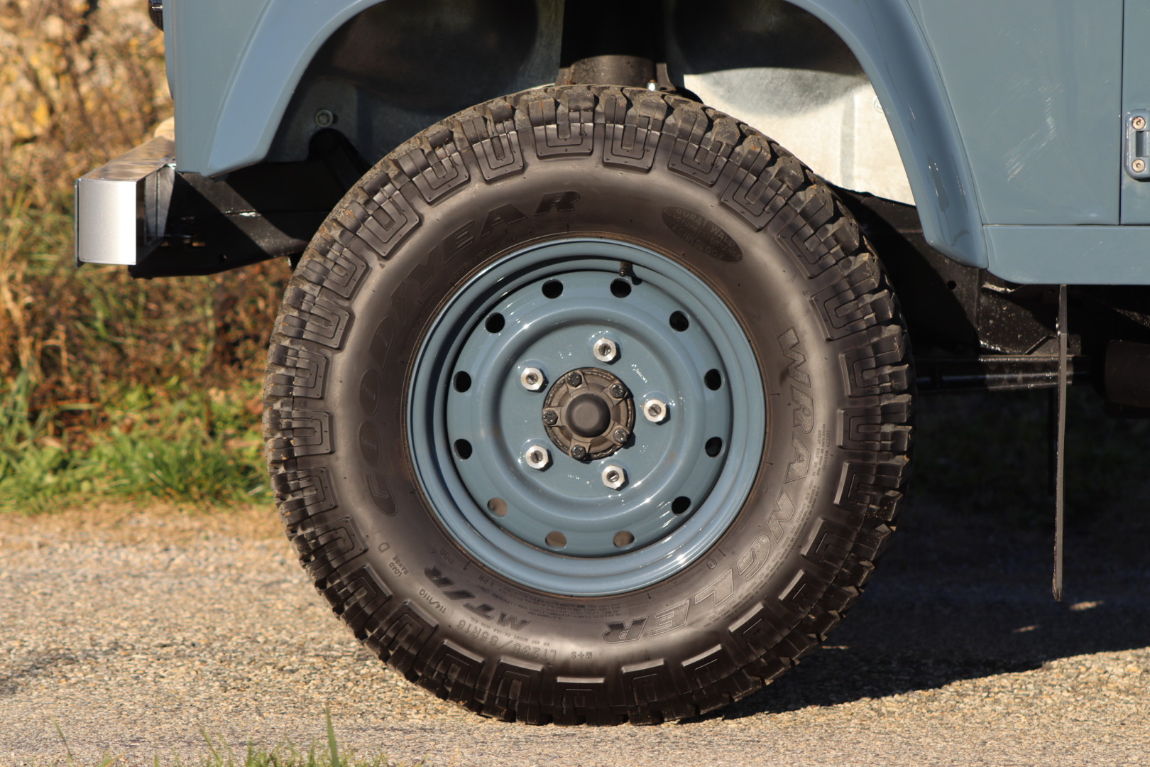 Photo DEFENDER 110 TD5 CREW CAB R.A.F. BLUE 5 PLACES