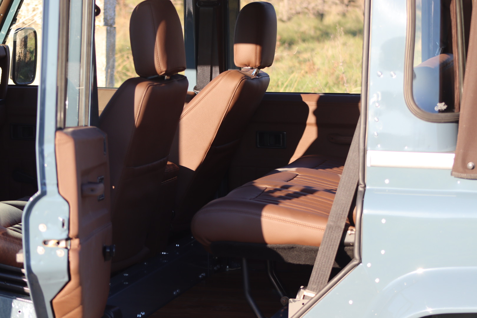 Photo DEFENDER 110 TD5 CREW CAB R.A.F. BLUE 5 PLACES
