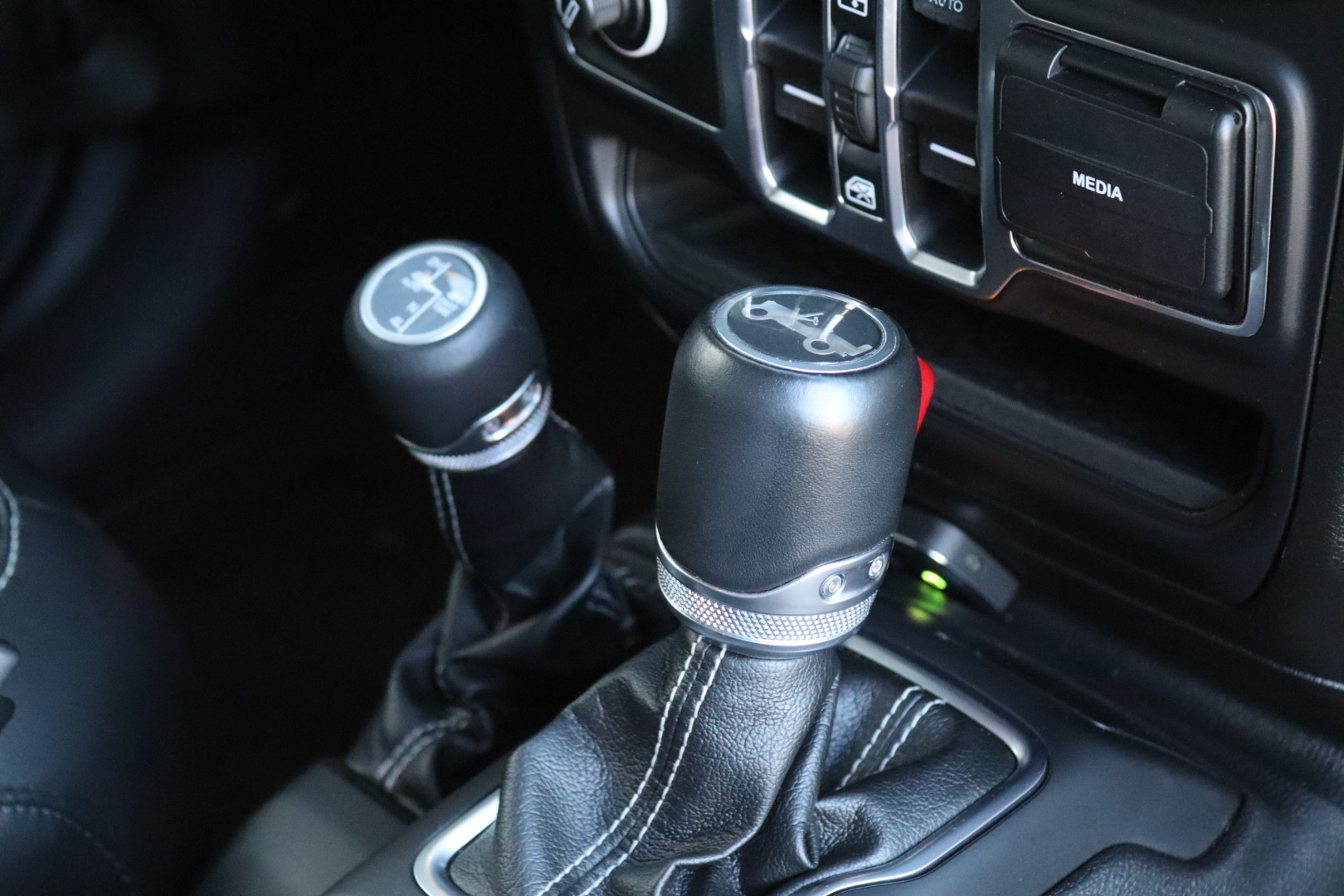 Photo JEEP WRANGLER JL UNLIMITED 2.2  MULTIJET 200CH OVERLAND ATTELAGE/TOP IN TOP