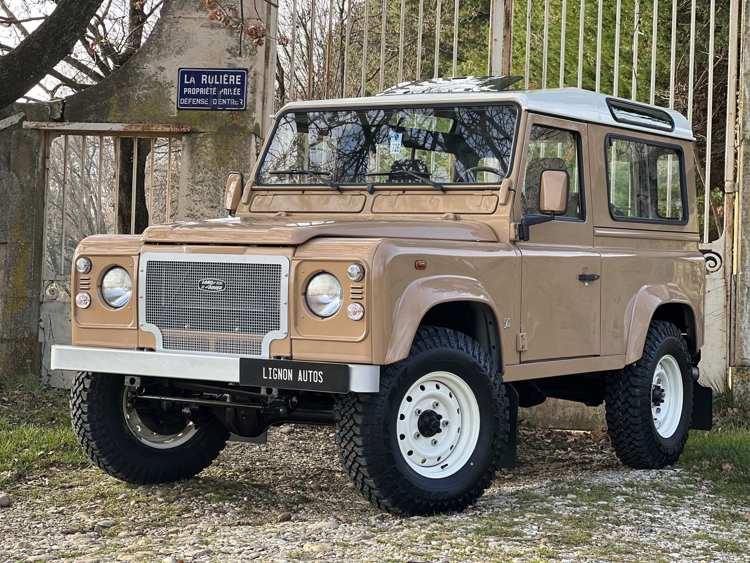 Photo Defender Hard Top 3 seats Collector "50th" Carte grise Utilitaire pas de TVS pour les sociétés