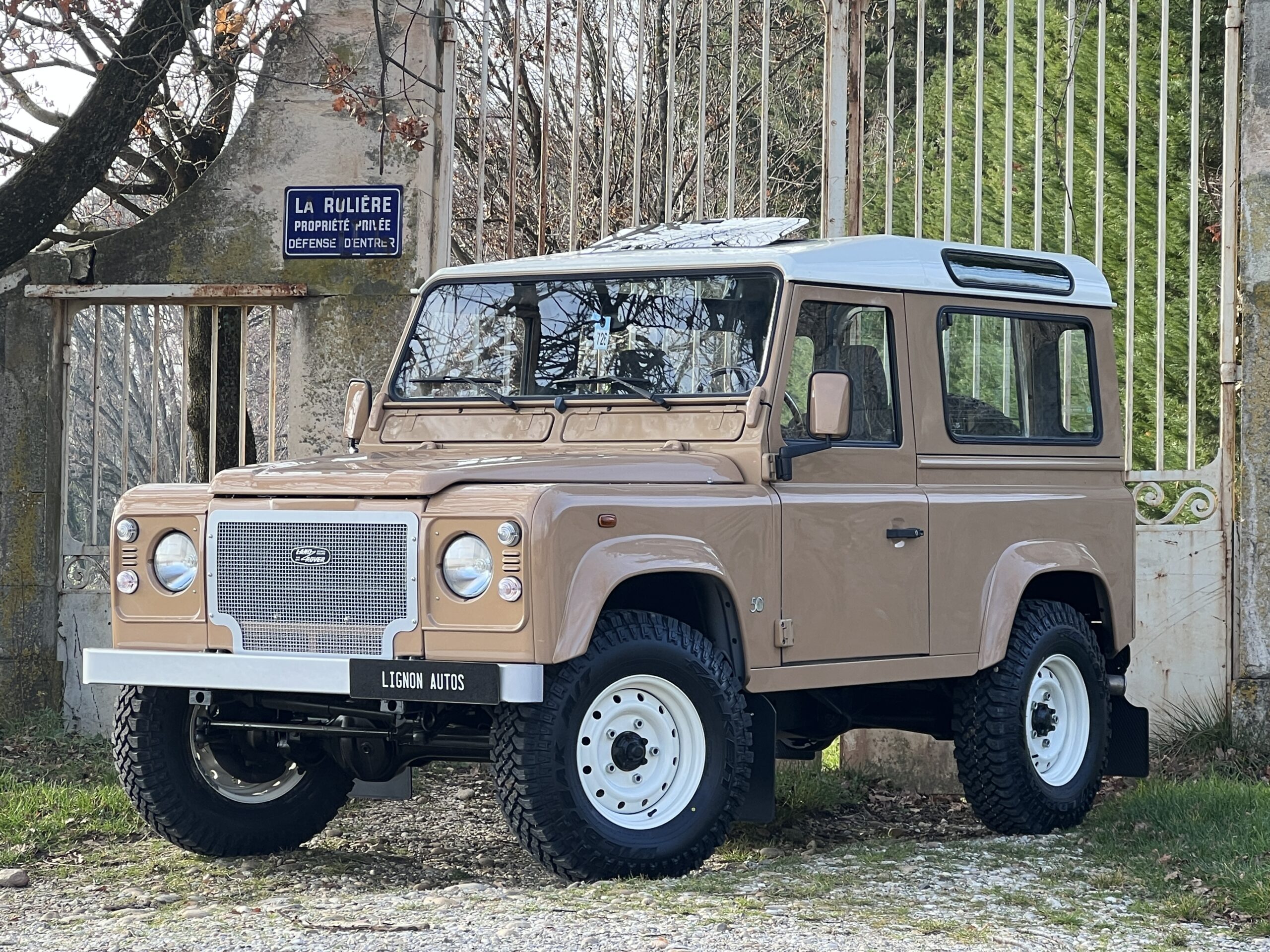 Photo Defender Hard Top 3 seats Collector "50th" Carte grise Utilitaire pas de TVS pour les sociétés