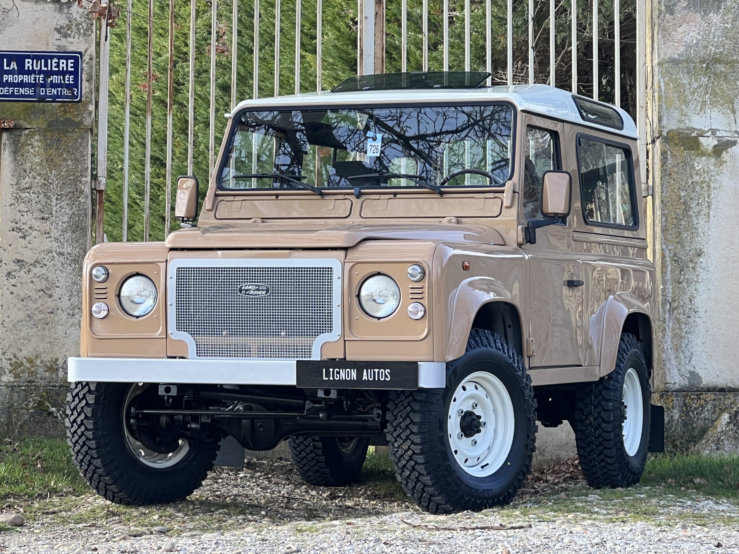 Photo Defender Hard Top 3 seats Collector "50th" Carte grise Utilitaire pas de TVS pour les sociétés