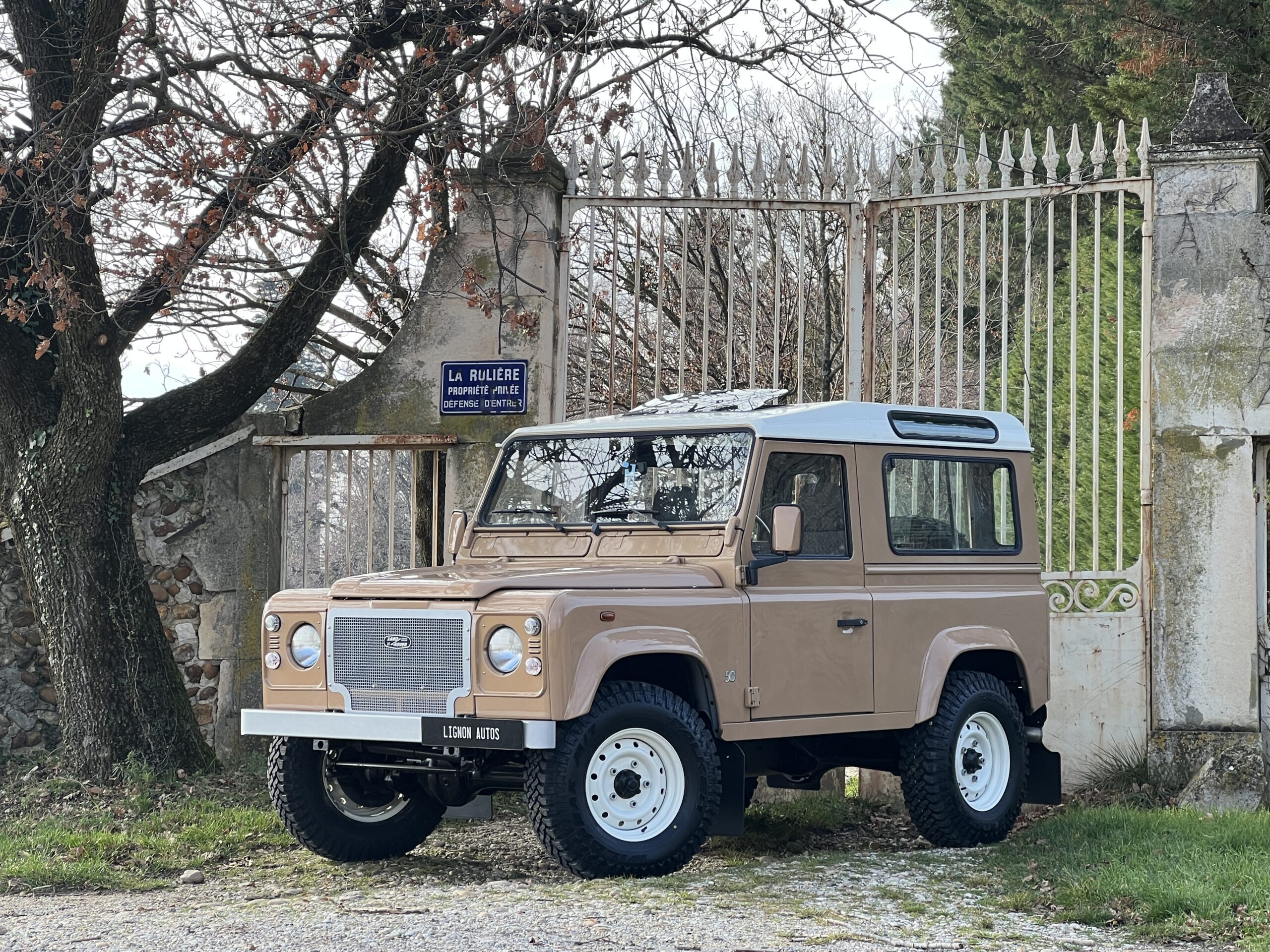 Photo Defender Hard Top 3 seats Collector "50th" Carte grise Utilitaire pas de TVS pour les sociétés