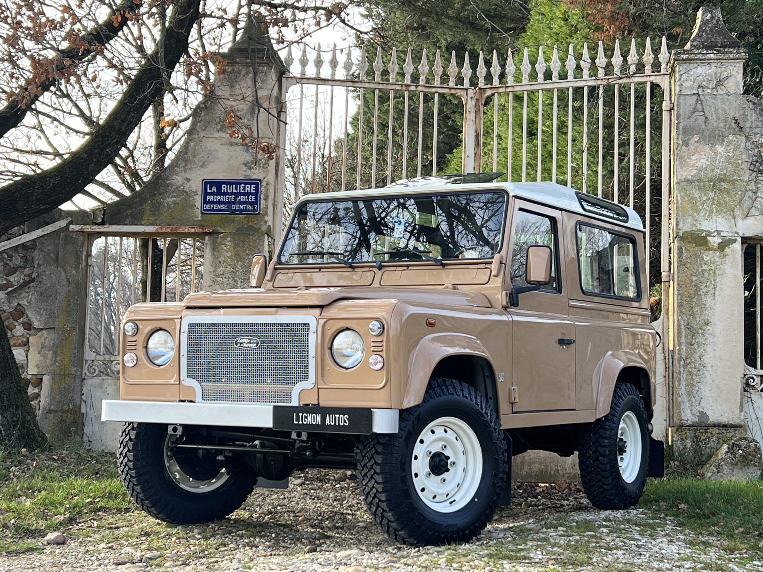 Photo Defender Hard Top 3 seats Collector "50th" Carte grise Utilitaire pas de TVS pour les sociétés