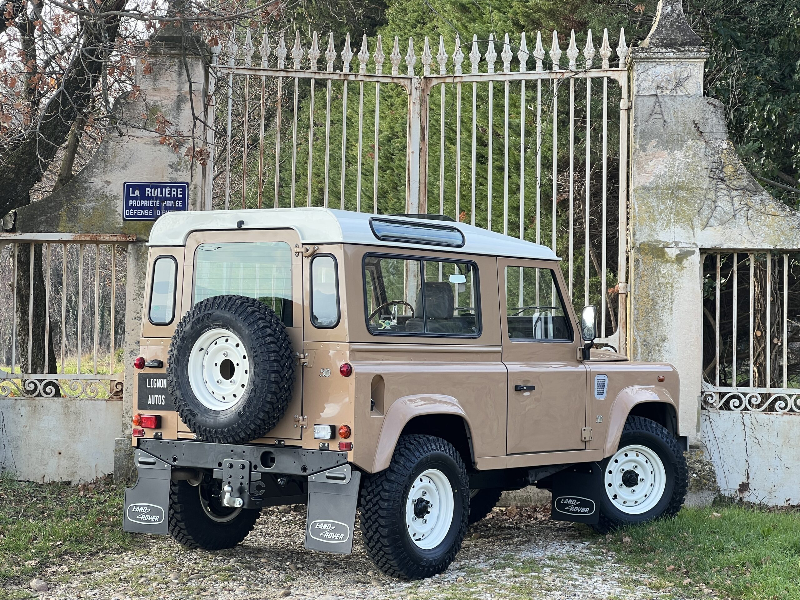 Photo Defender Hard Top 3 seats Collector "50th" Carte grise Utilitaire pas de TVS pour les sociétés