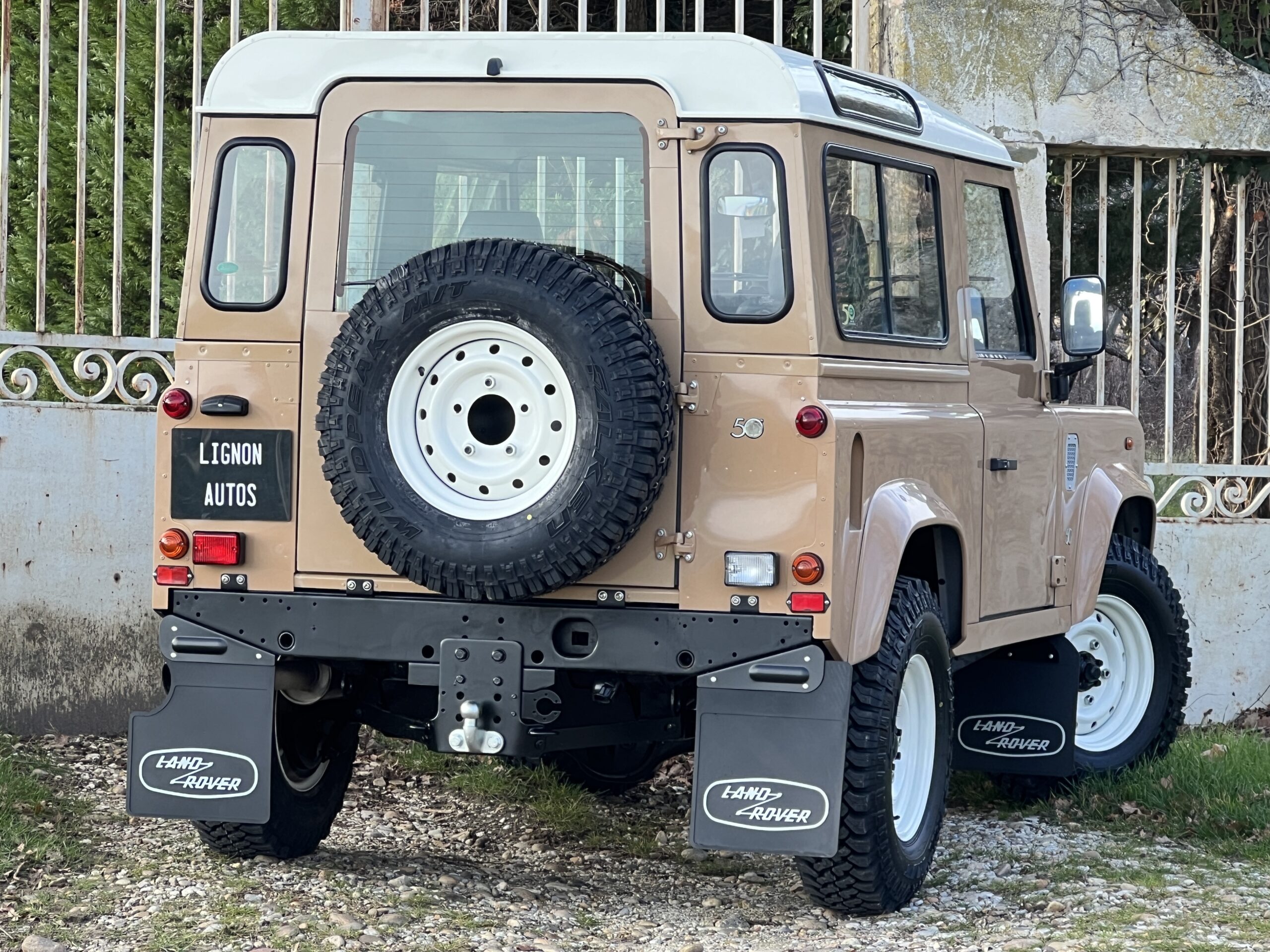 Photo Defender Hard Top 3 seats Collector "50th" Carte grise Utilitaire pas de TVS pour les sociétés