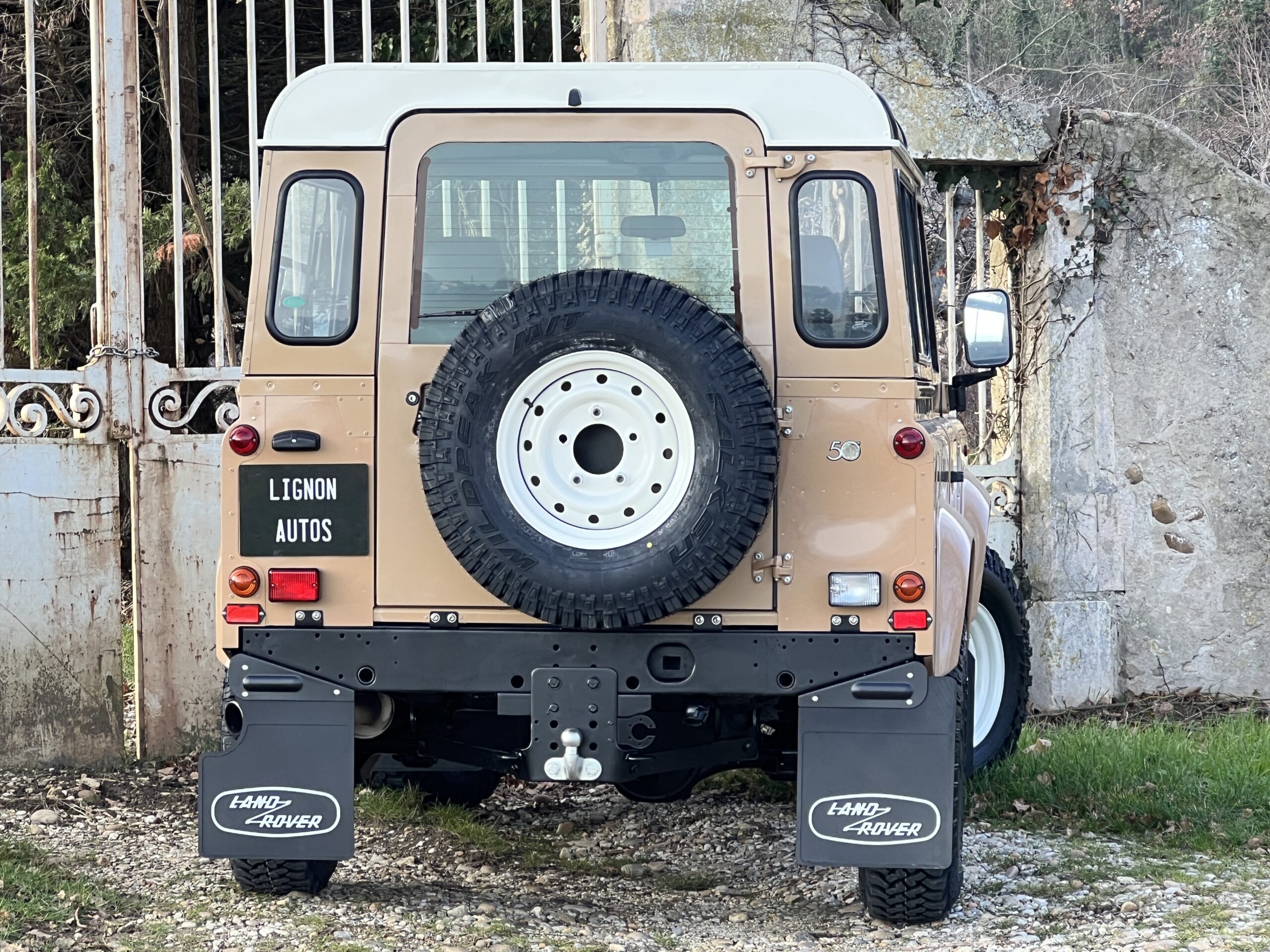 Photo Defender Hard Top 3 seats Collector "50th" Carte grise Utilitaire pas de TVS pour les sociétés