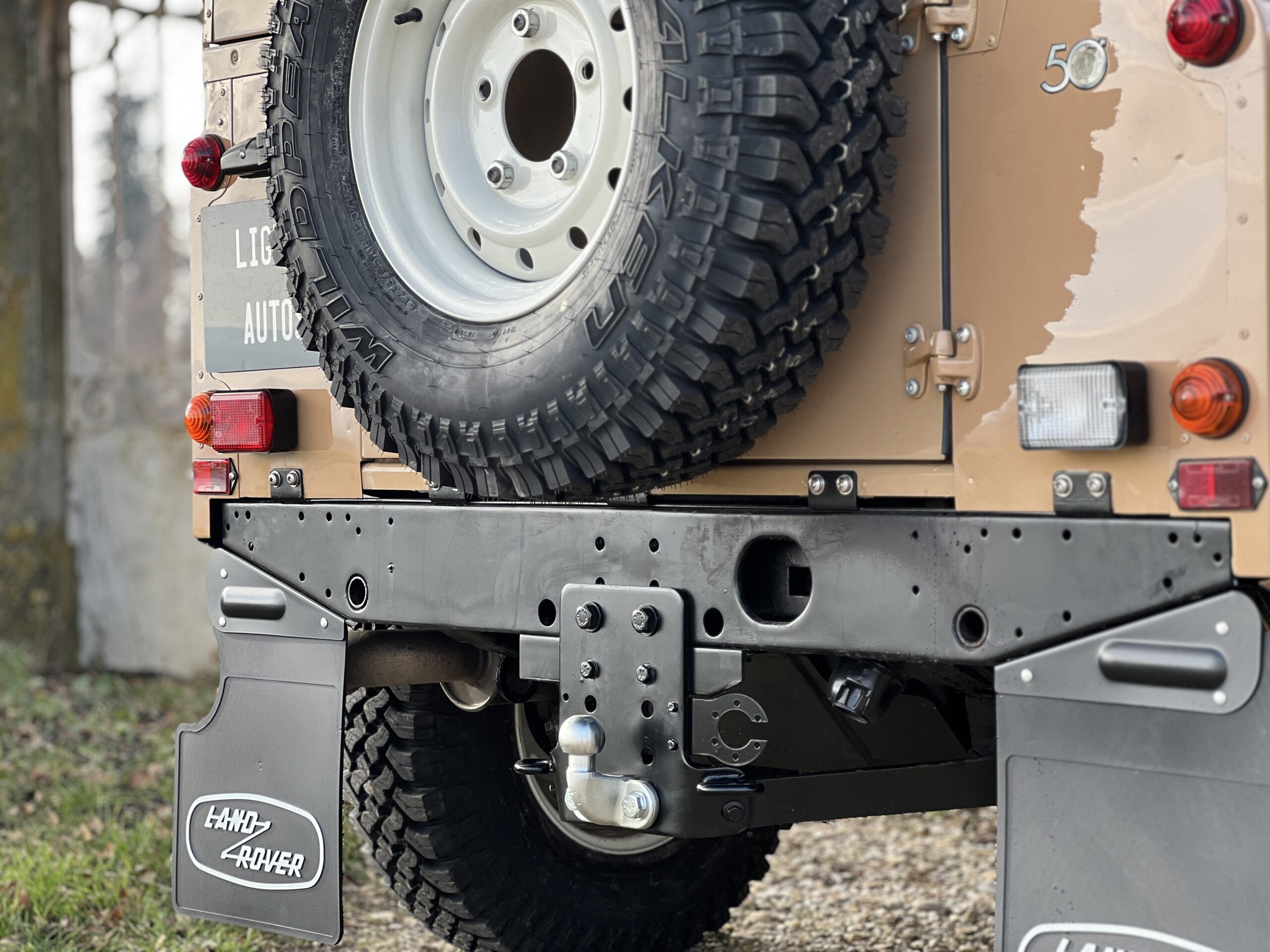 Photo Defender Hard Top 3 seats Collector "50th" Carte grise Utilitaire pas de TVS pour les sociétés