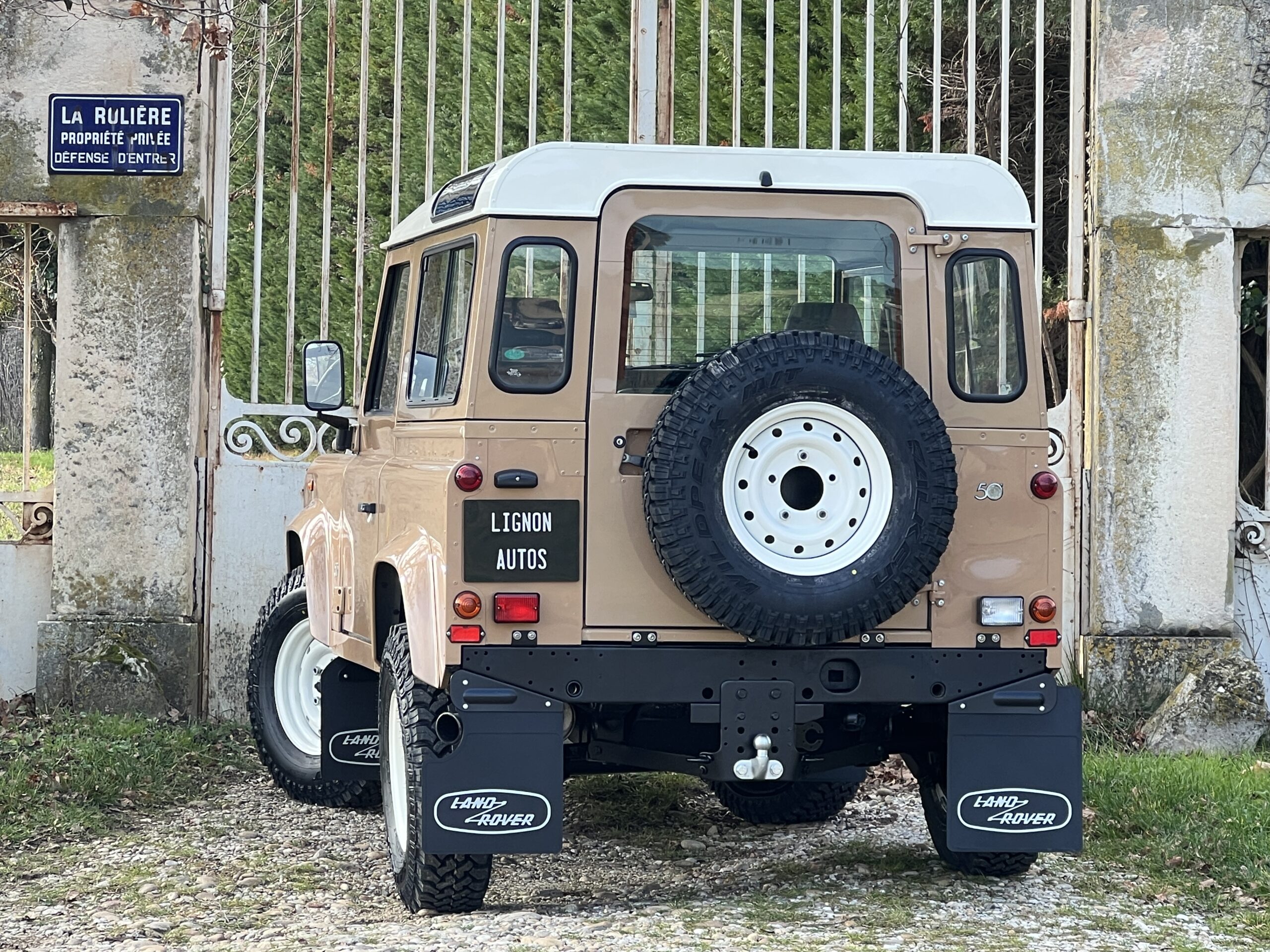Photo Defender Hard Top 3 seats Collector "50th" Carte grise Utilitaire pas de TVS pour les sociétés