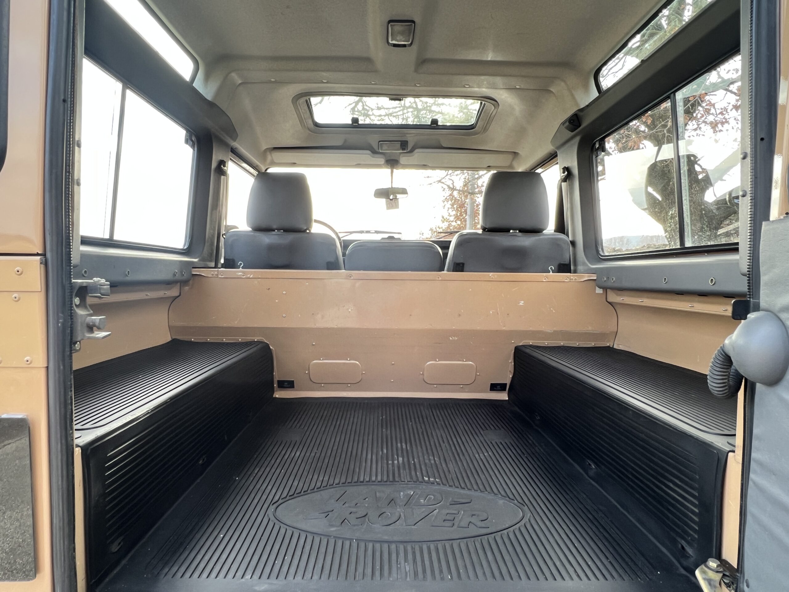 Photo Defender Hard Top 3 seats Collector "50th" Carte grise Utilitaire pas de TVS pour les sociétés