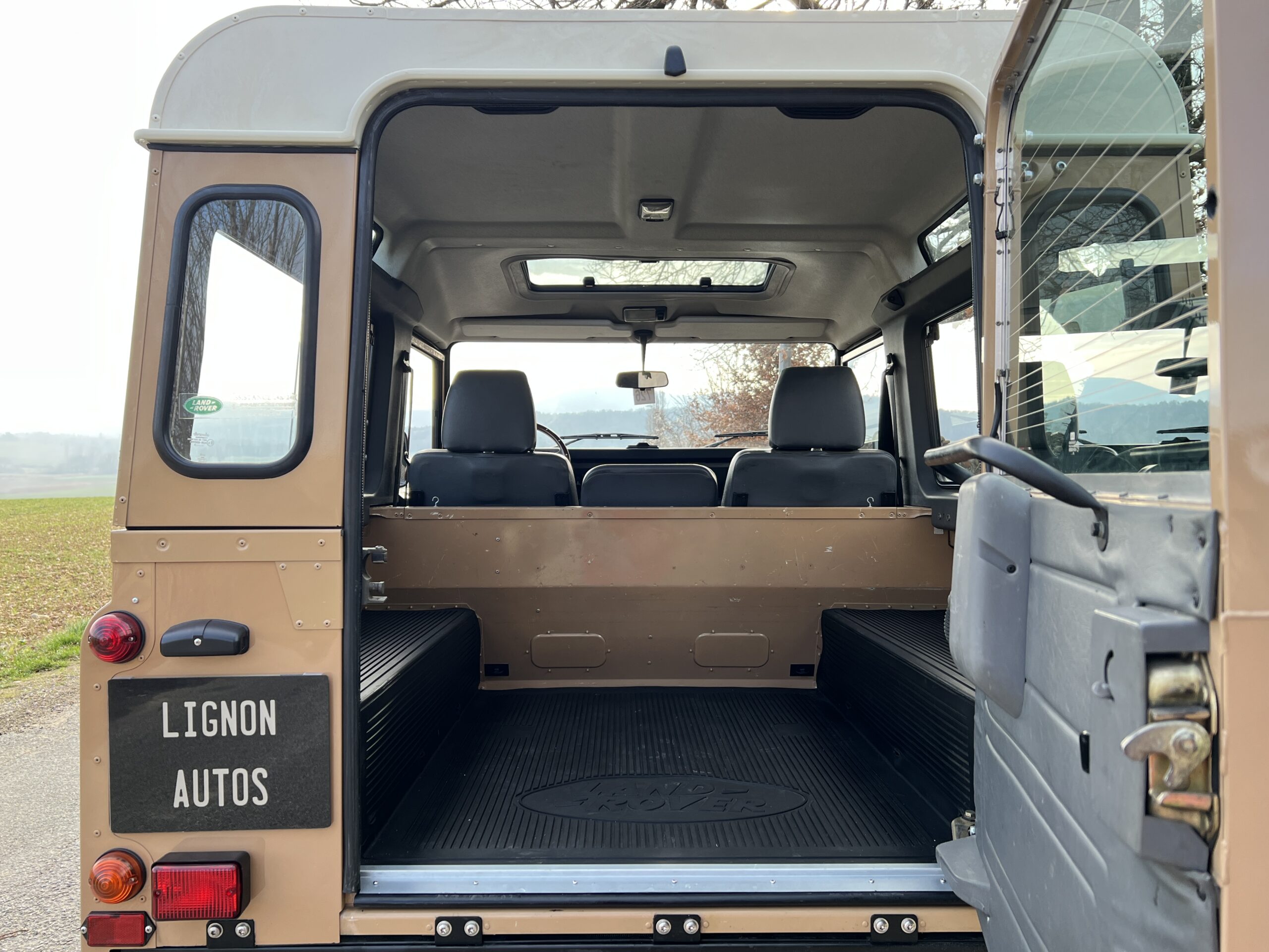 Photo Defender Hard Top 3 seats Collector "50th" Carte grise Utilitaire pas de TVS pour les sociétés